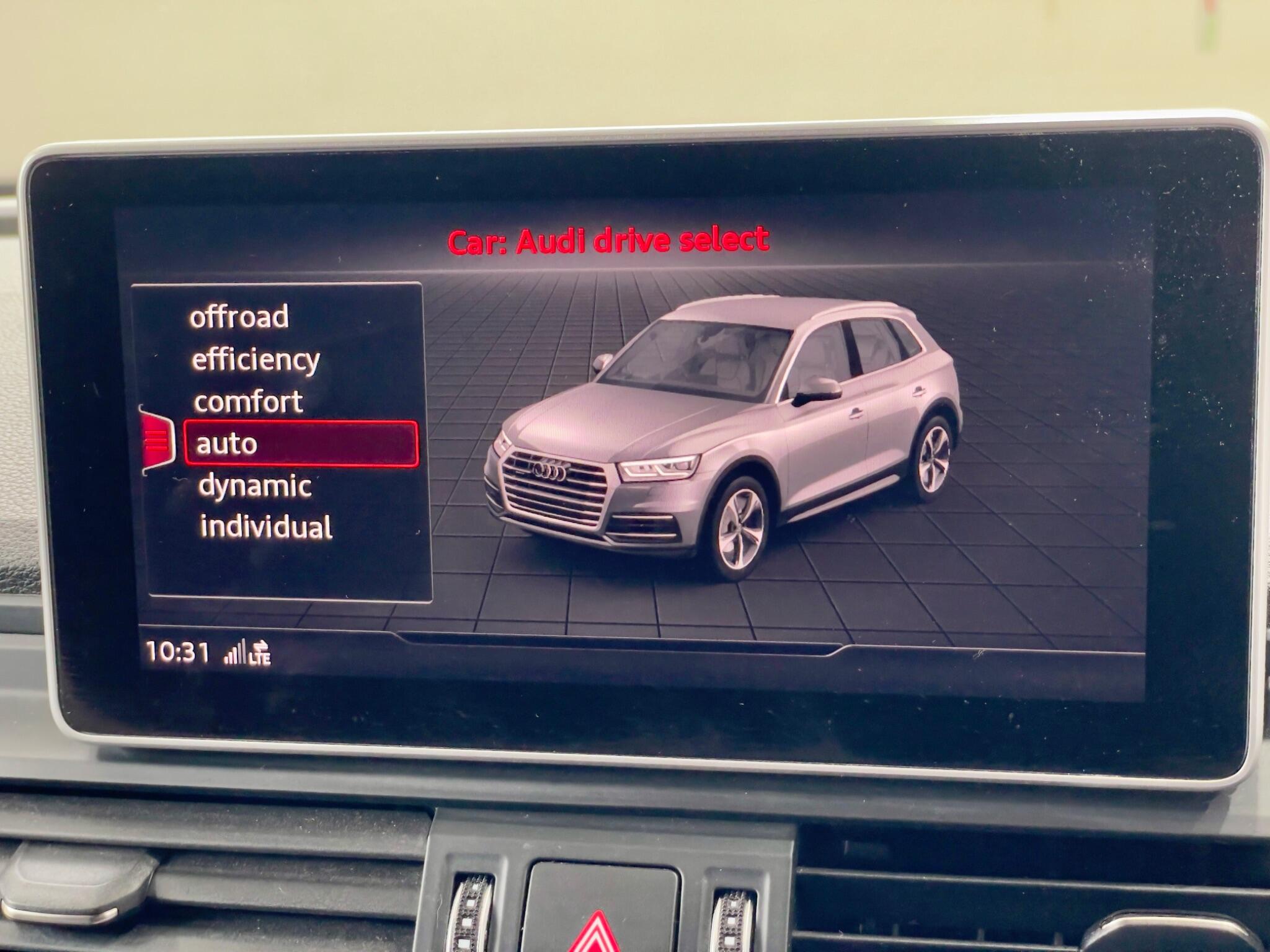 Audi Q5 view 11
