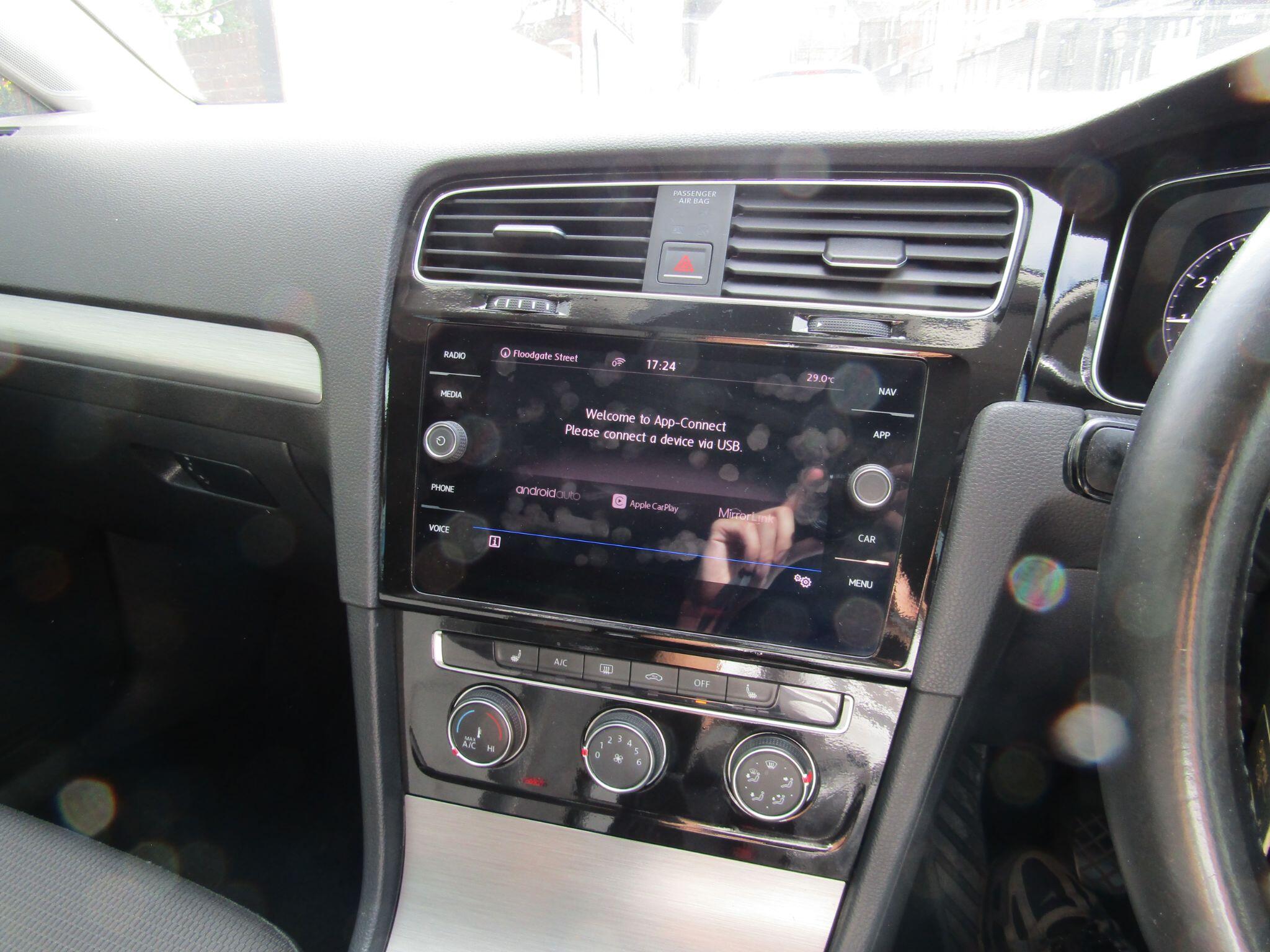 Volkswagen Golf view 9