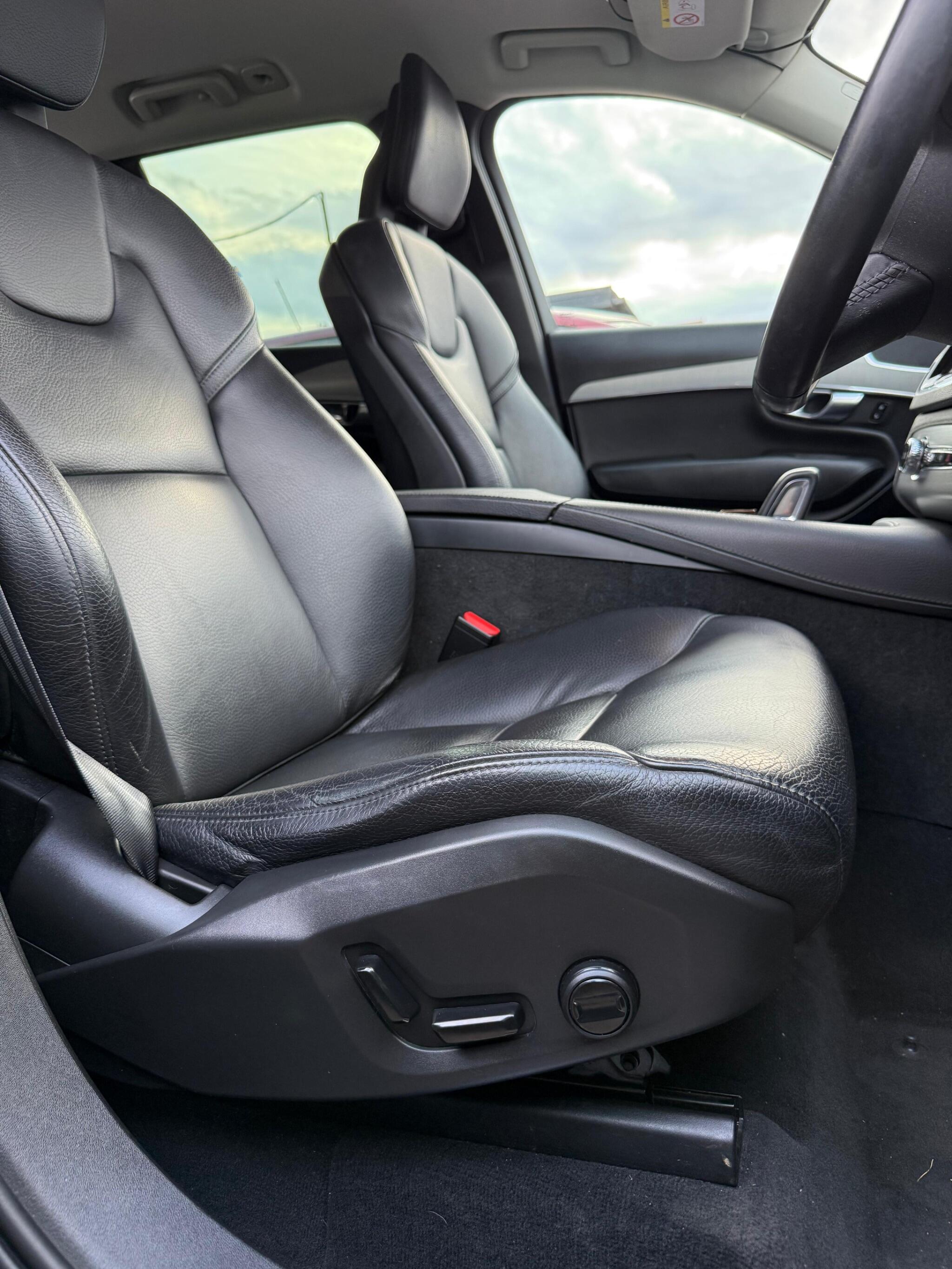 Volvo XC90 view 7