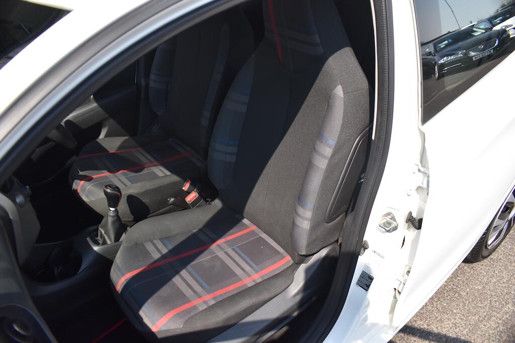 Peugeot 108 view 39