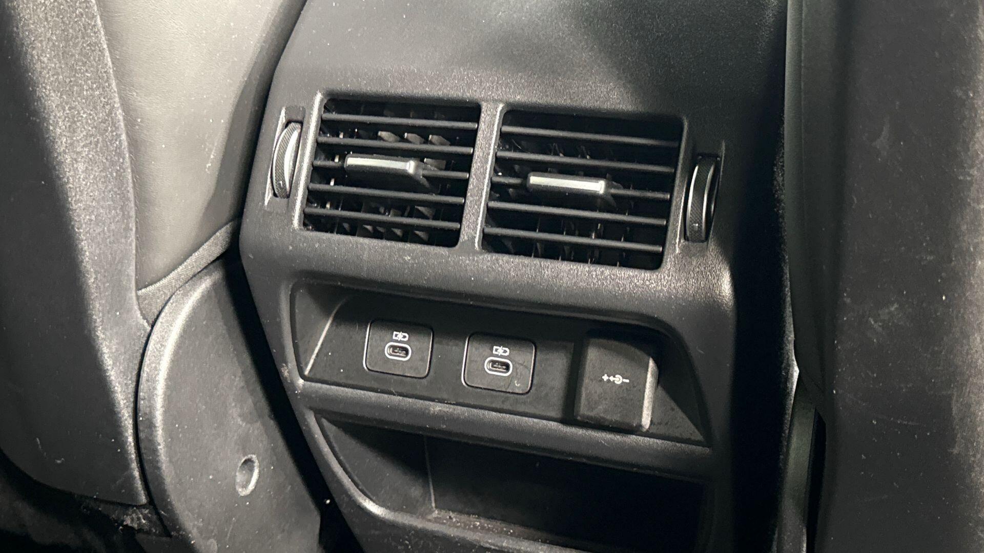 Land Rover Discovery Sport view 18