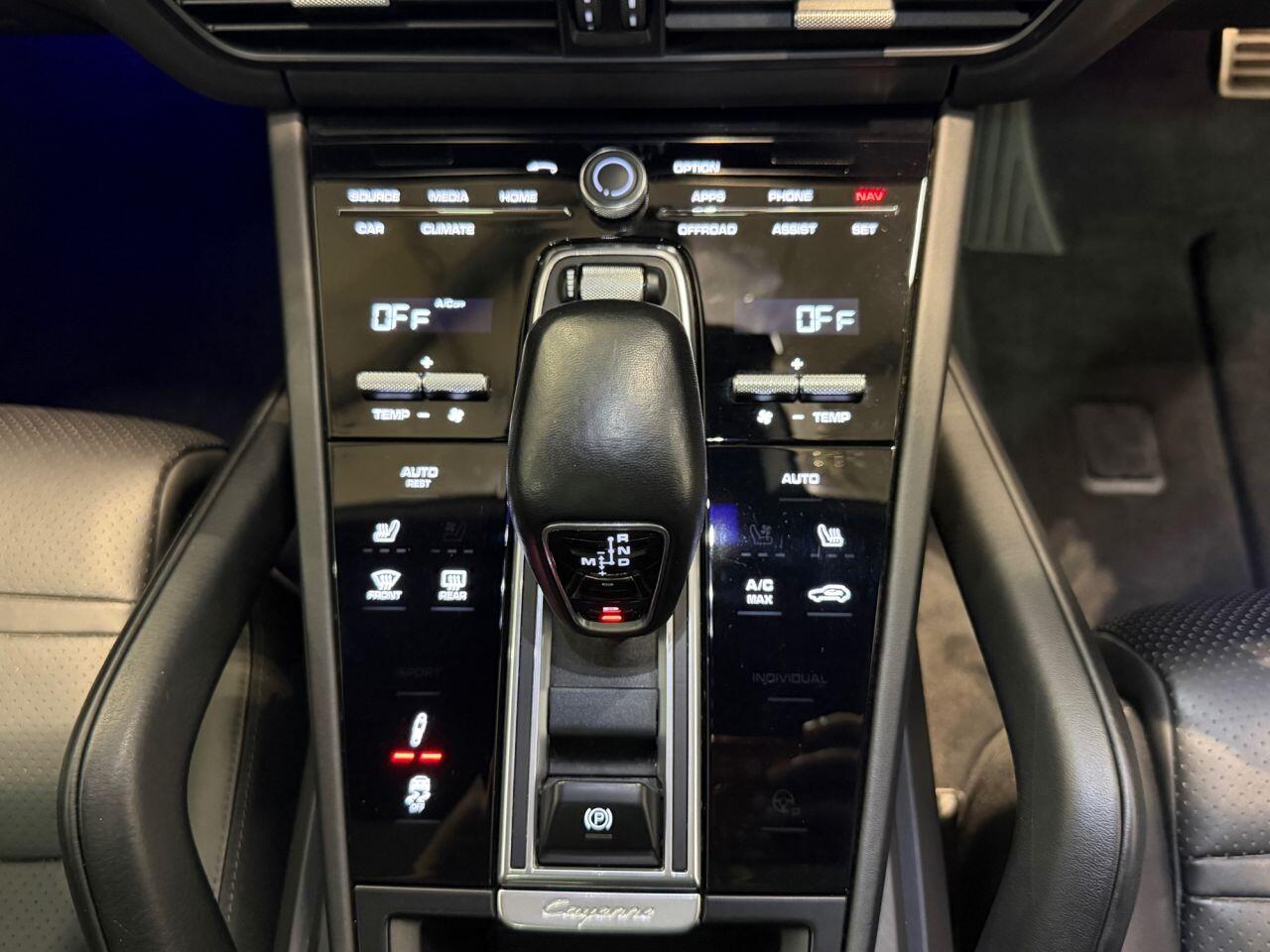 Porsche Cayenne view 33