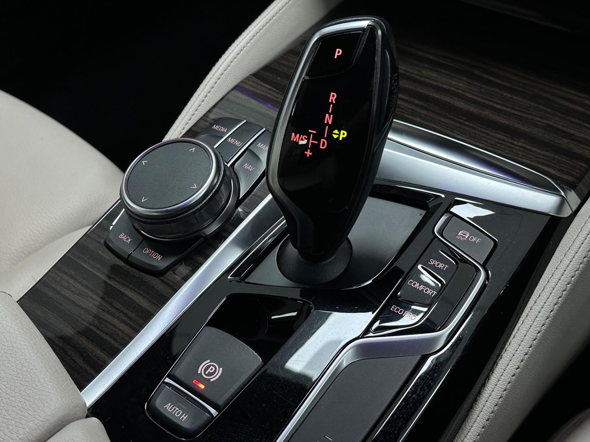 BMW 5 Series view 24