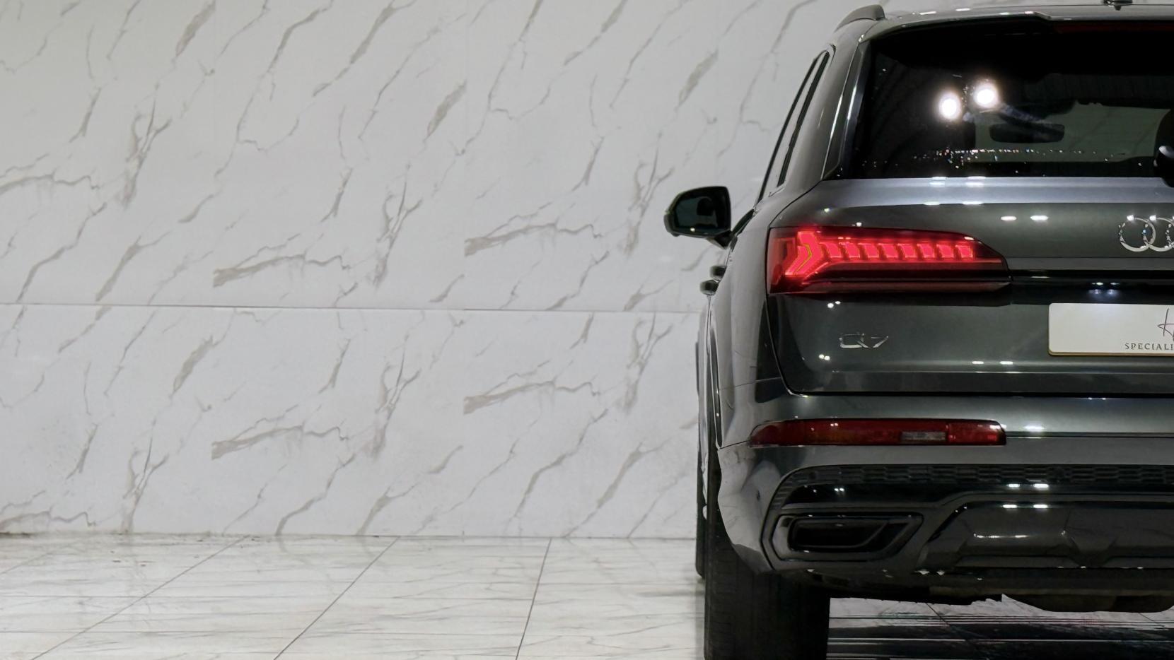 Audi Q7 view 46
