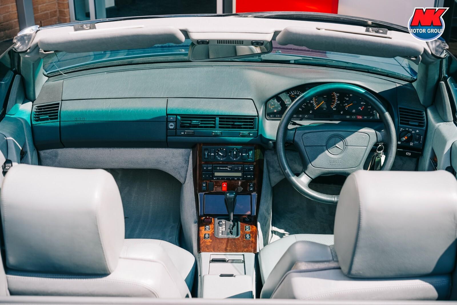 Mercedes-Benz SL view 26