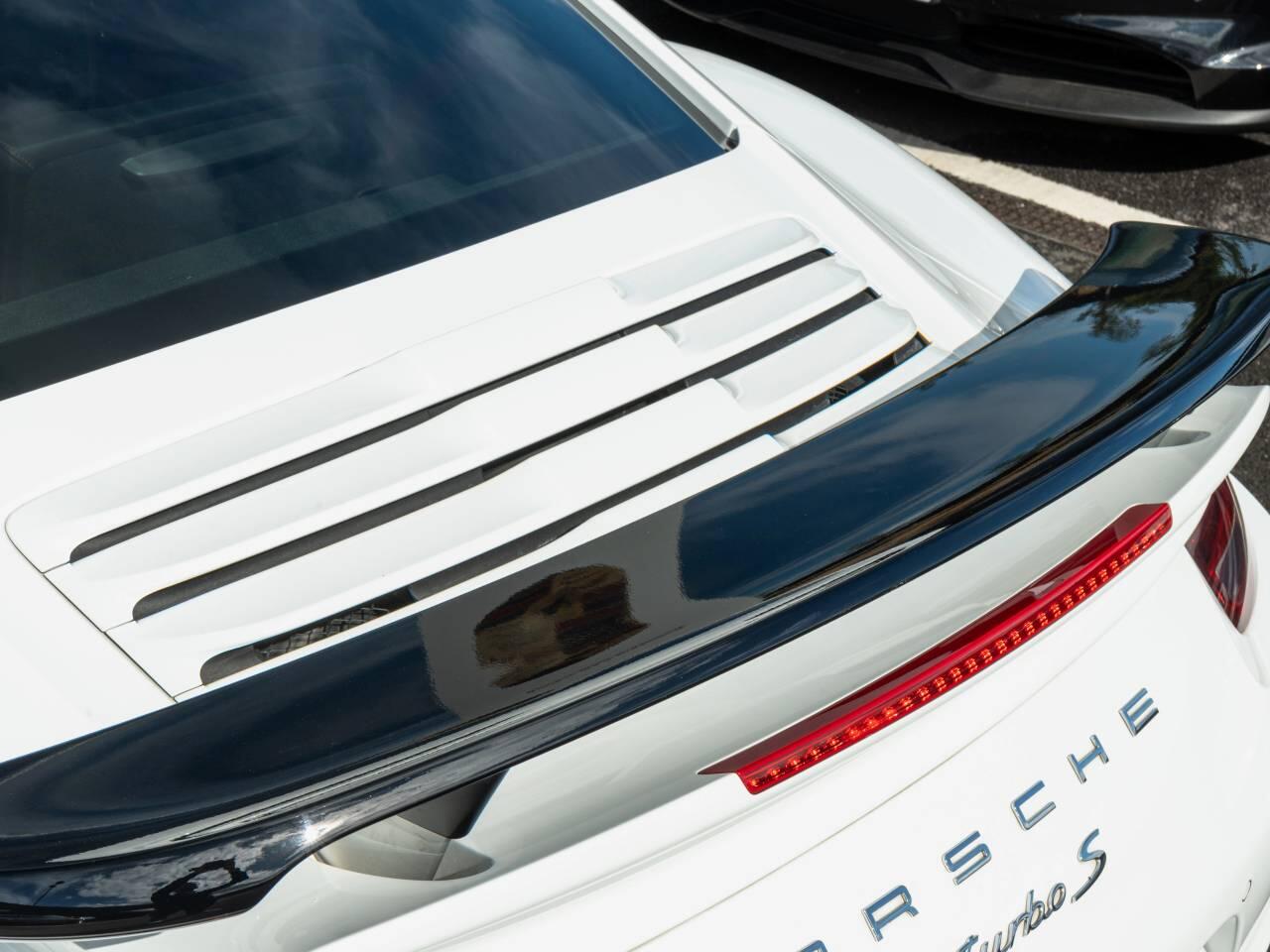 Porsche 911 view 11