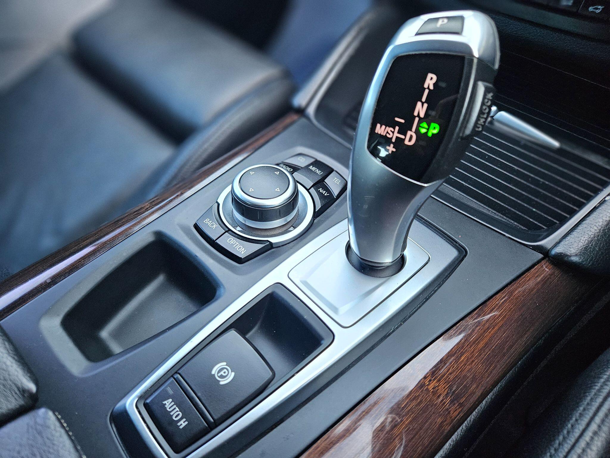 BMW X6 view 22