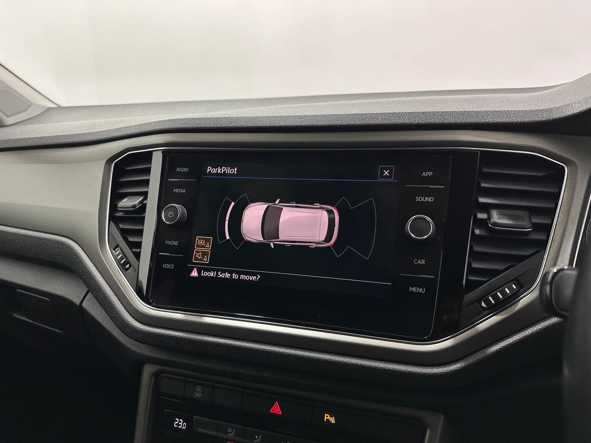 Volkswagen T-Roc view 20