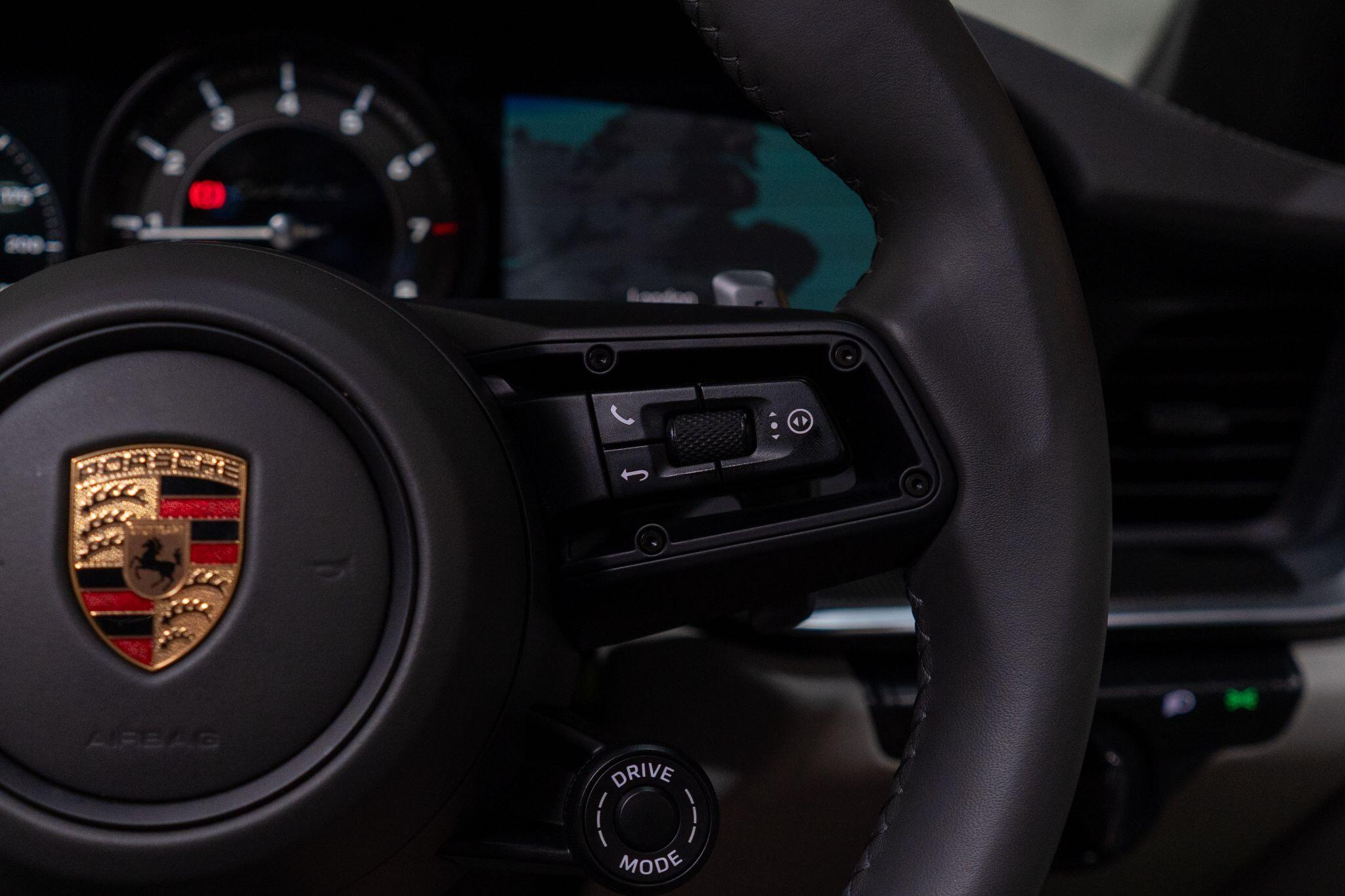 Porsche 911 view 33