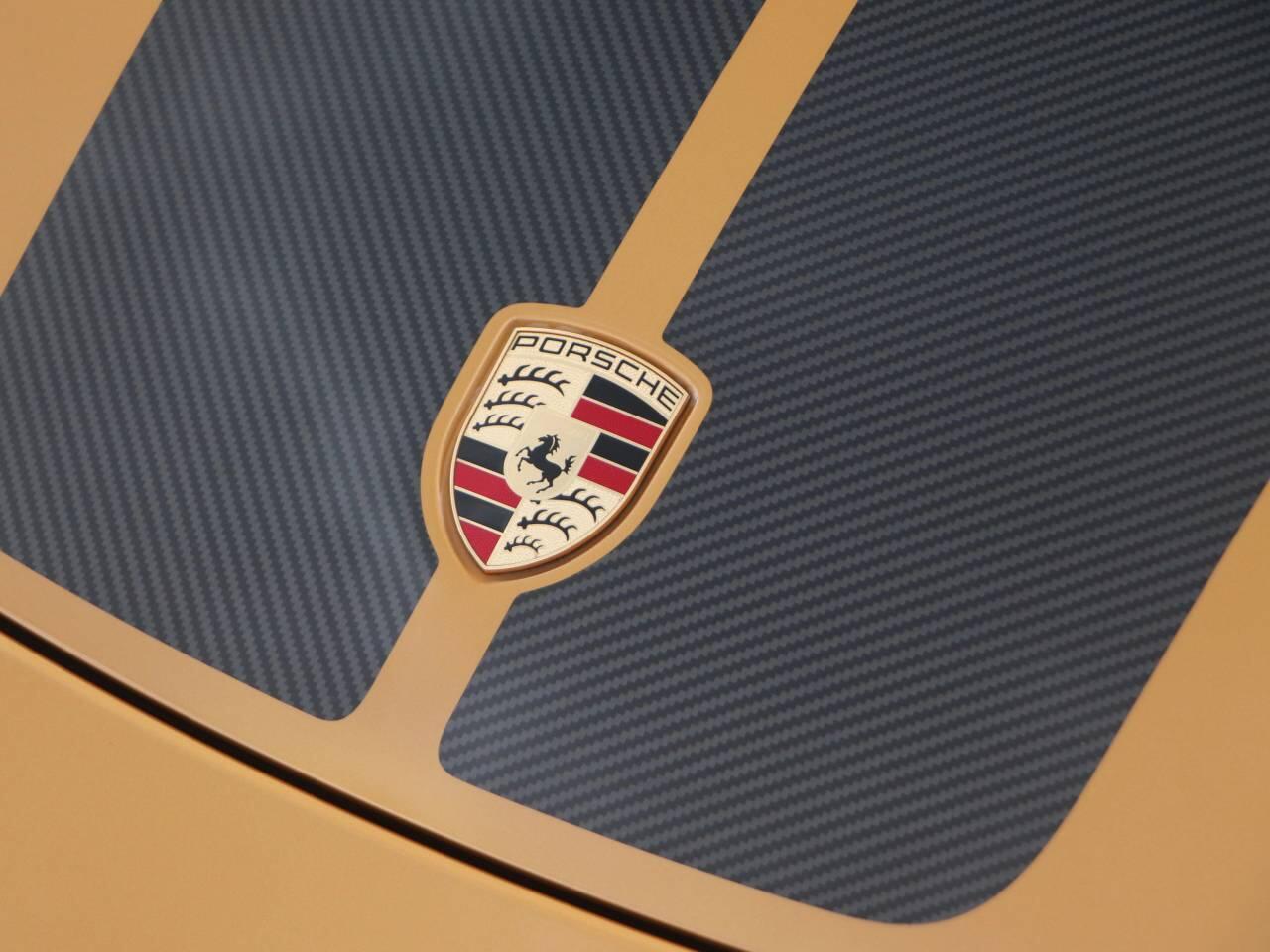 Porsche 911 view 9