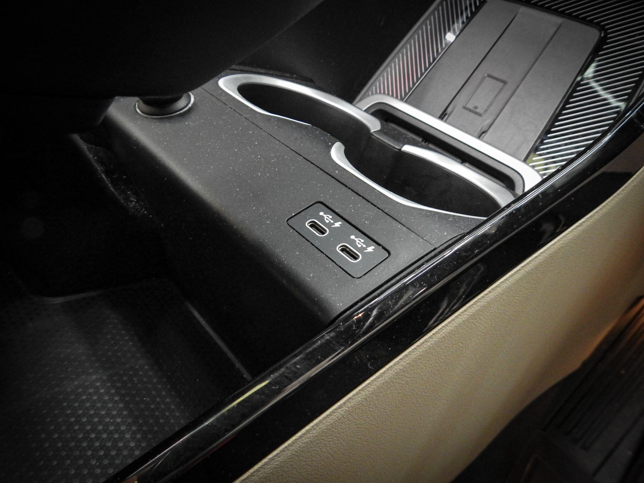 BMW Ix1 view 37