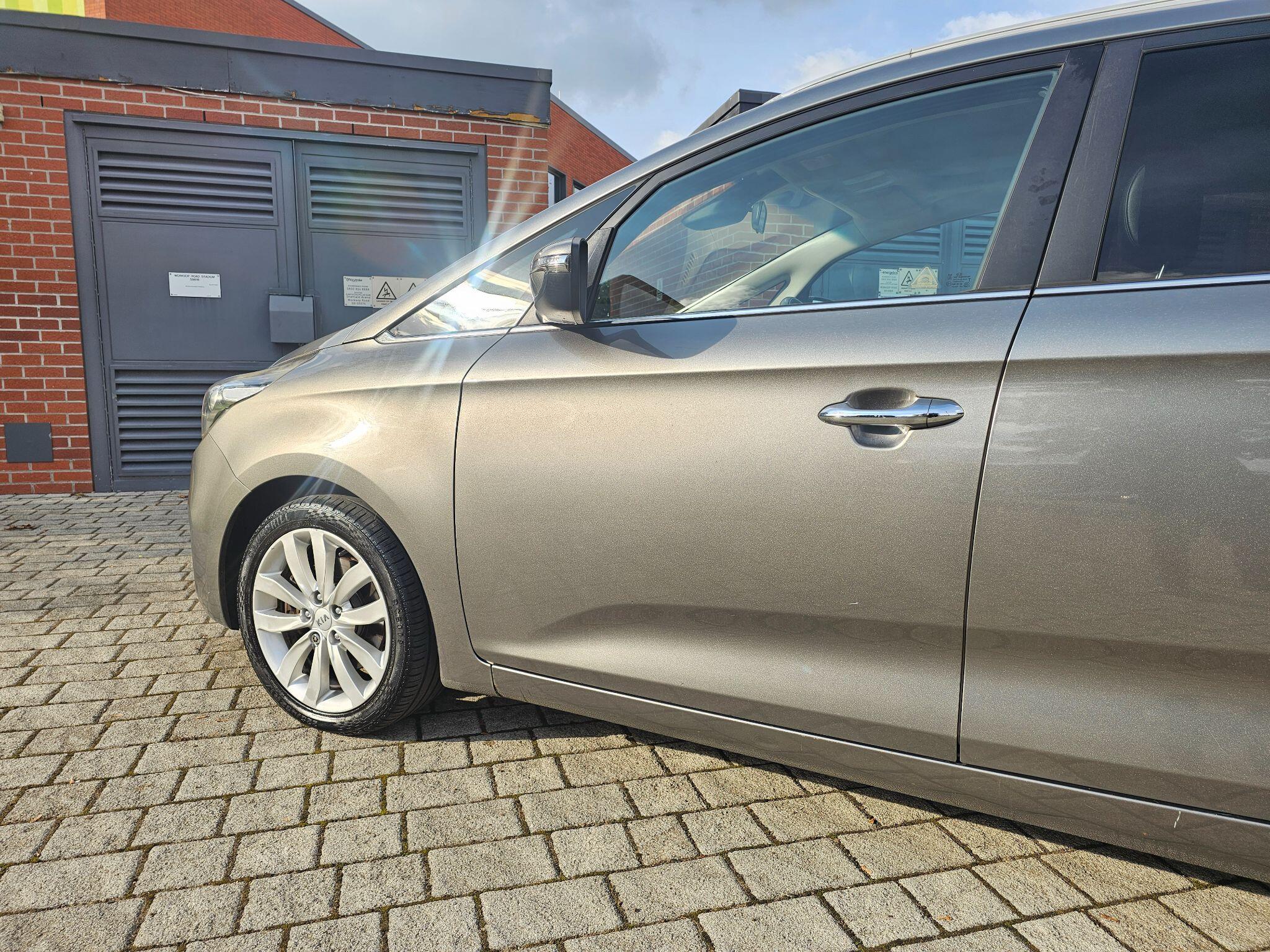Kia Carens view 15