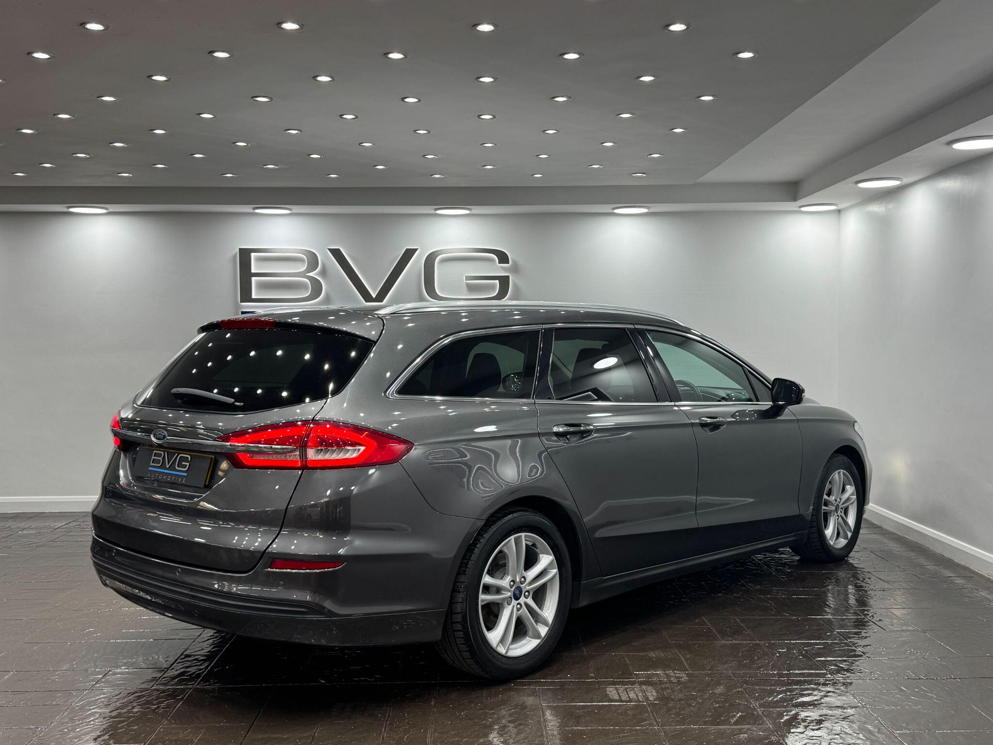 Ford Mondeo view 9
