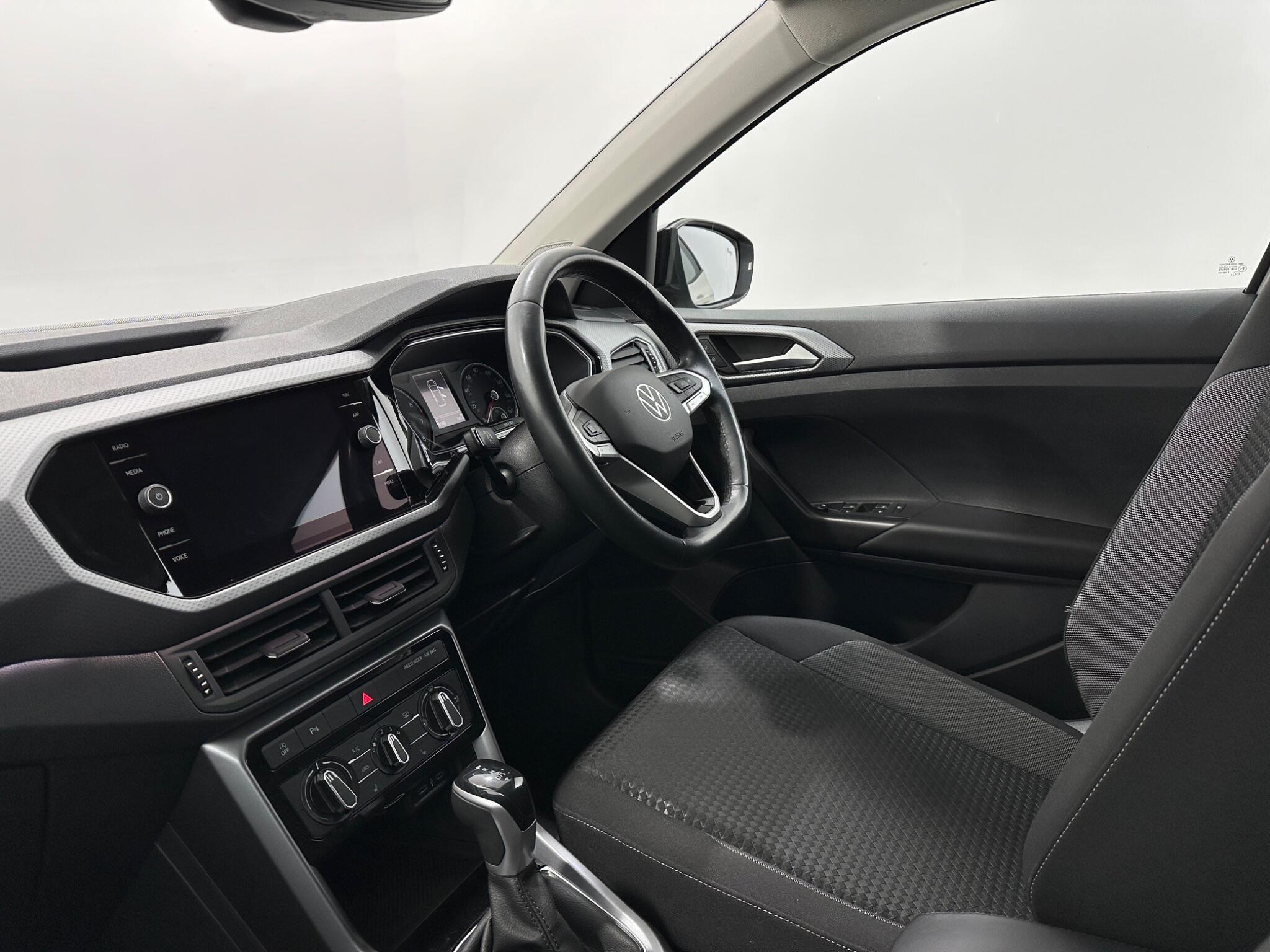 Volkswagen T-Cross view 31