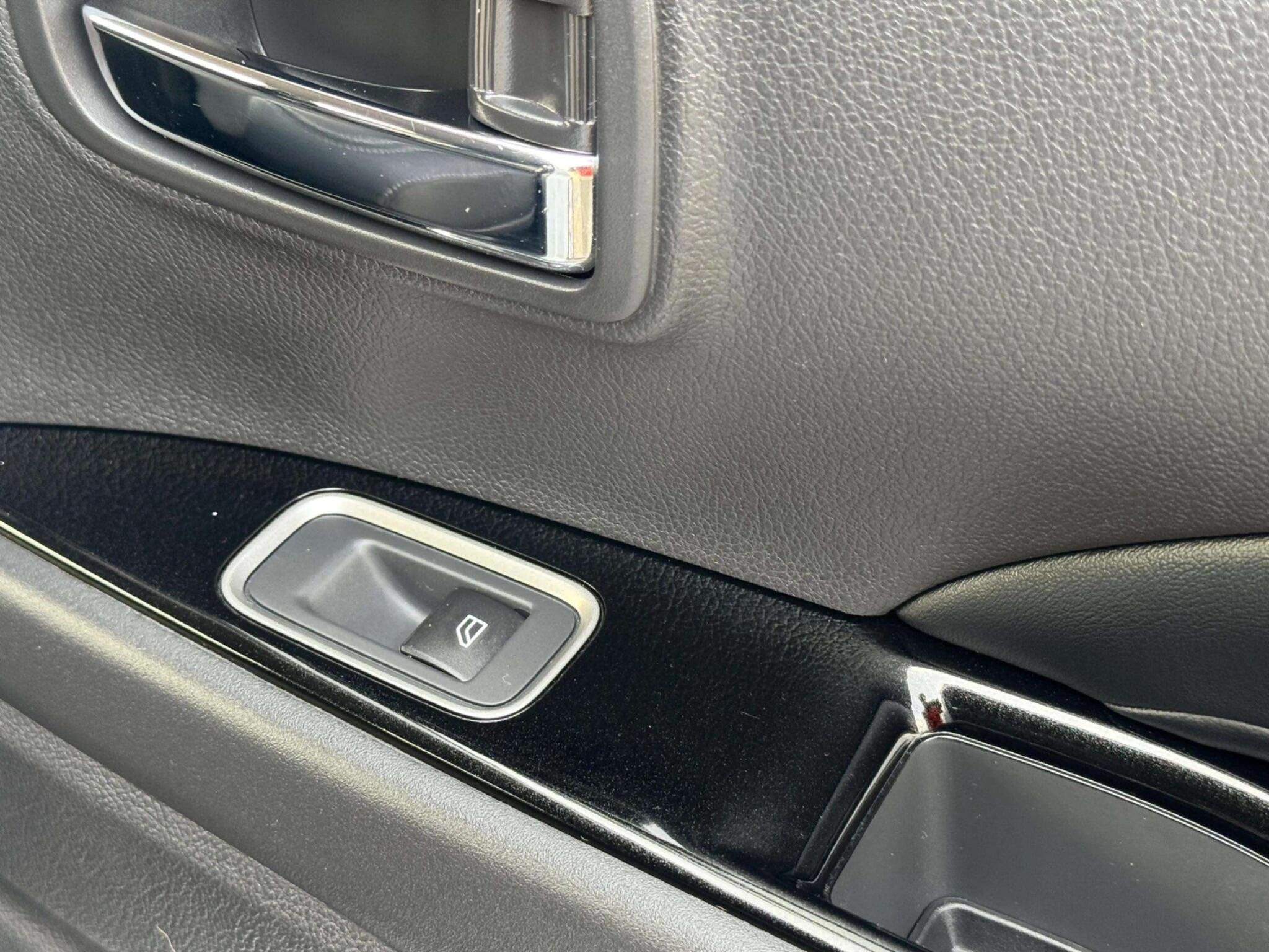 Mitsubishi Outlander view 58