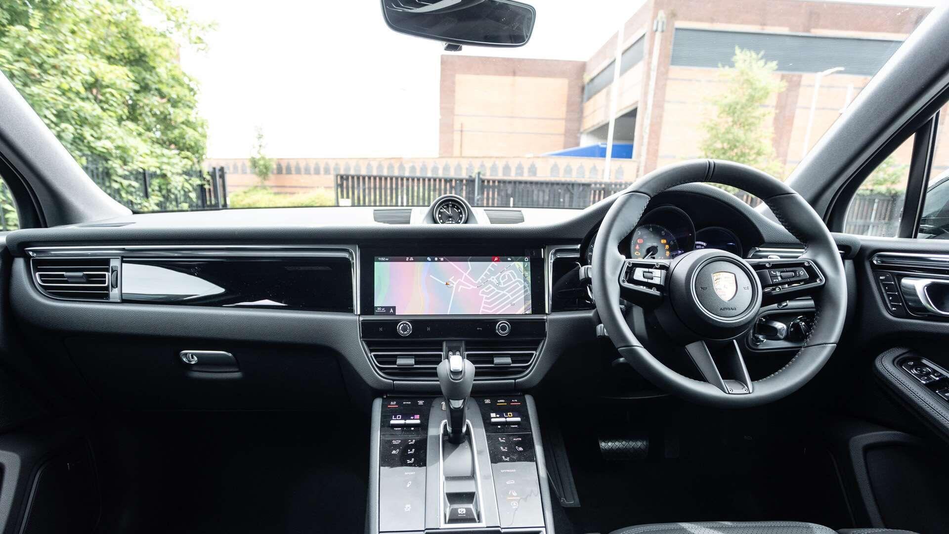 Porsche Macan view 31