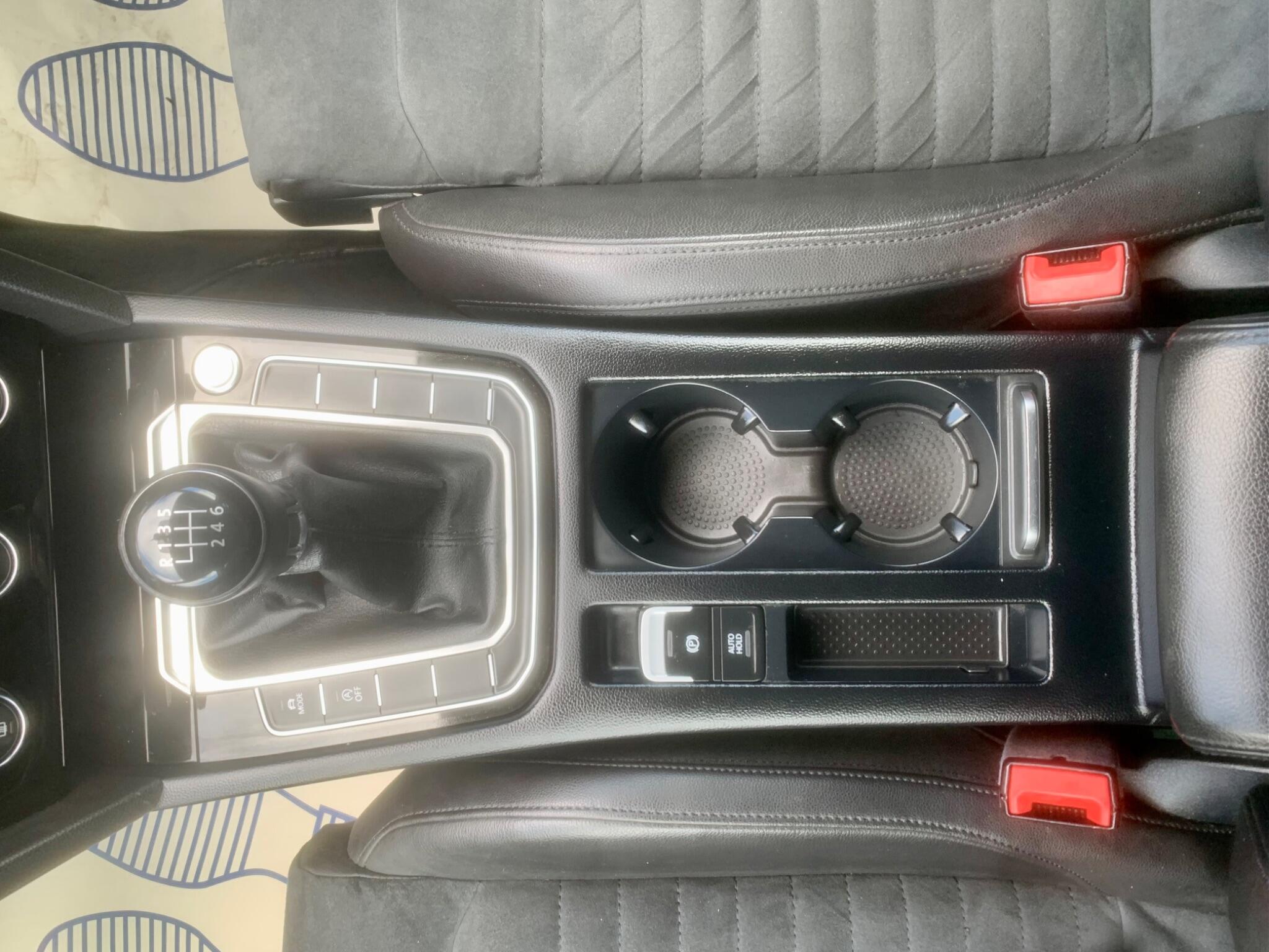 Volkswagen Passat view 27