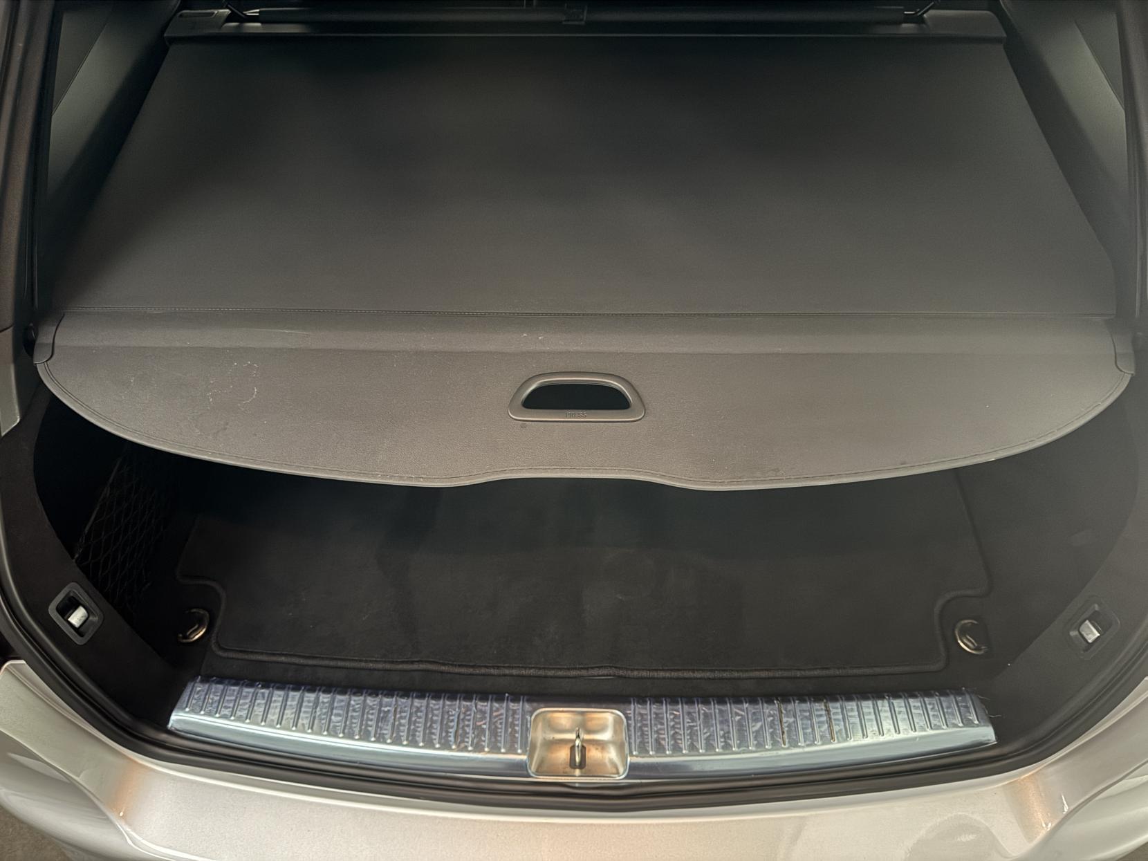 Mercedes-Benz C-Class view 82