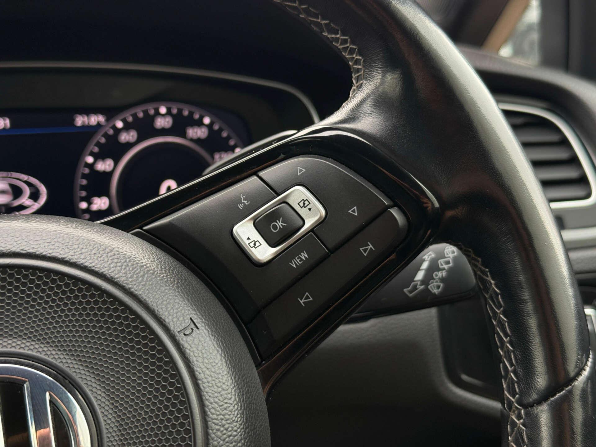 Volkswagen Golf view 52