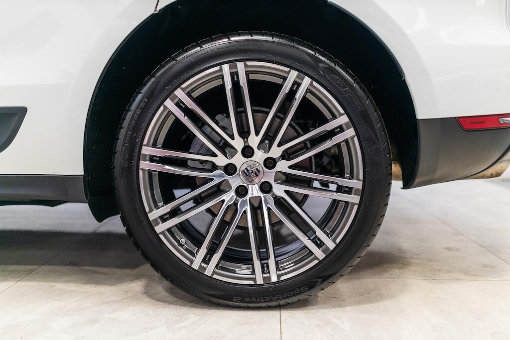 Porsche Macan view 16