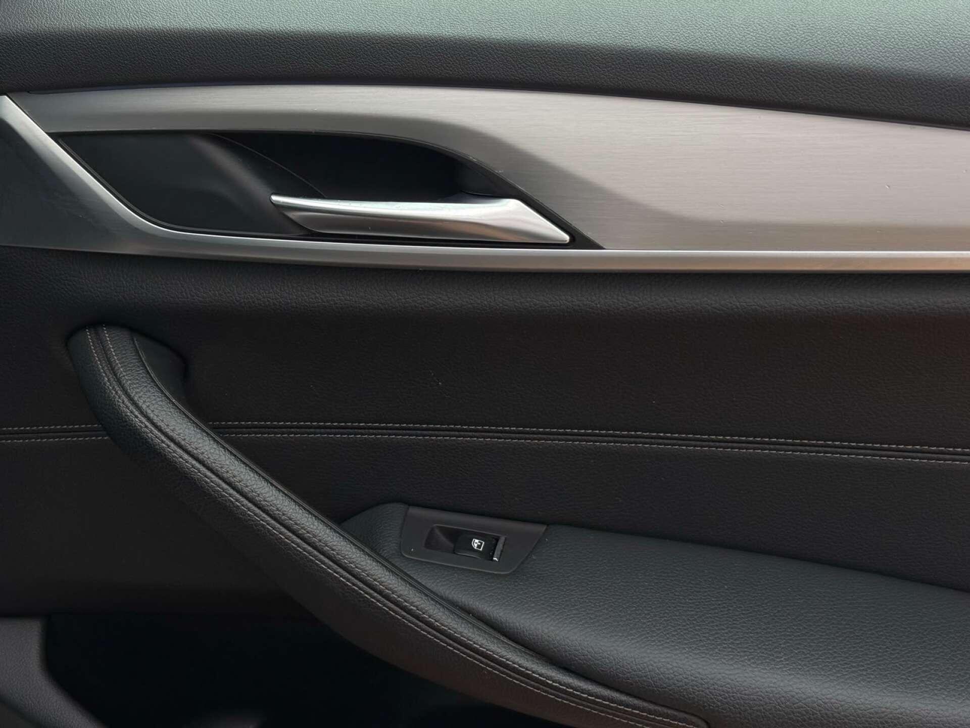 BMW 5 Series view 25