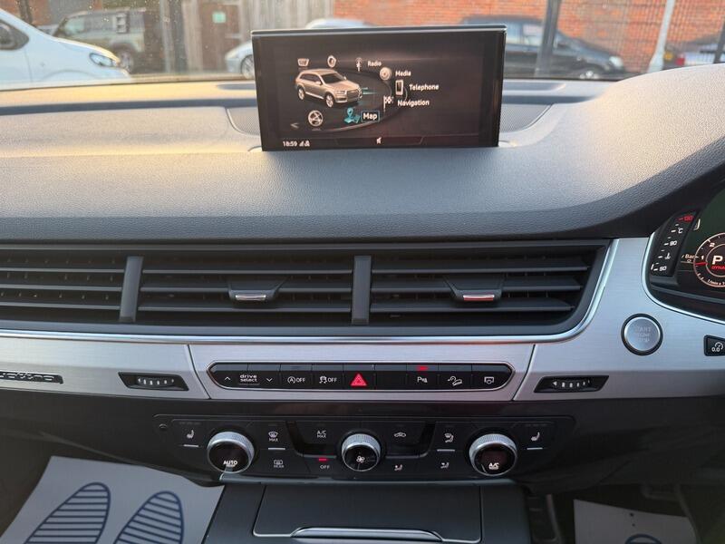 Audi Q7 view 36