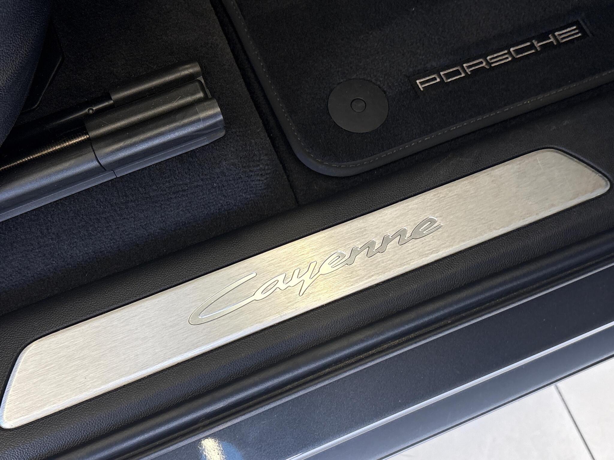 Porsche Cayenne view 30