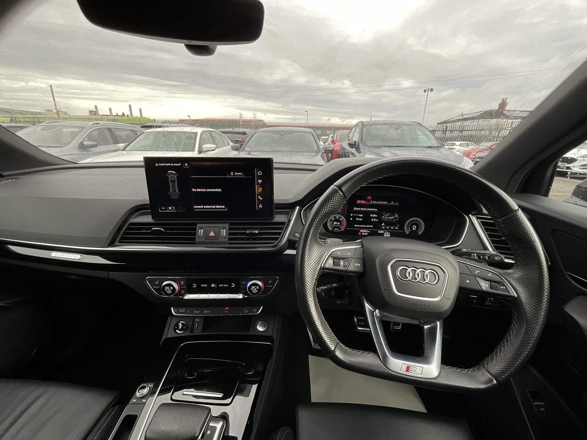 Audi Q5 view 7
