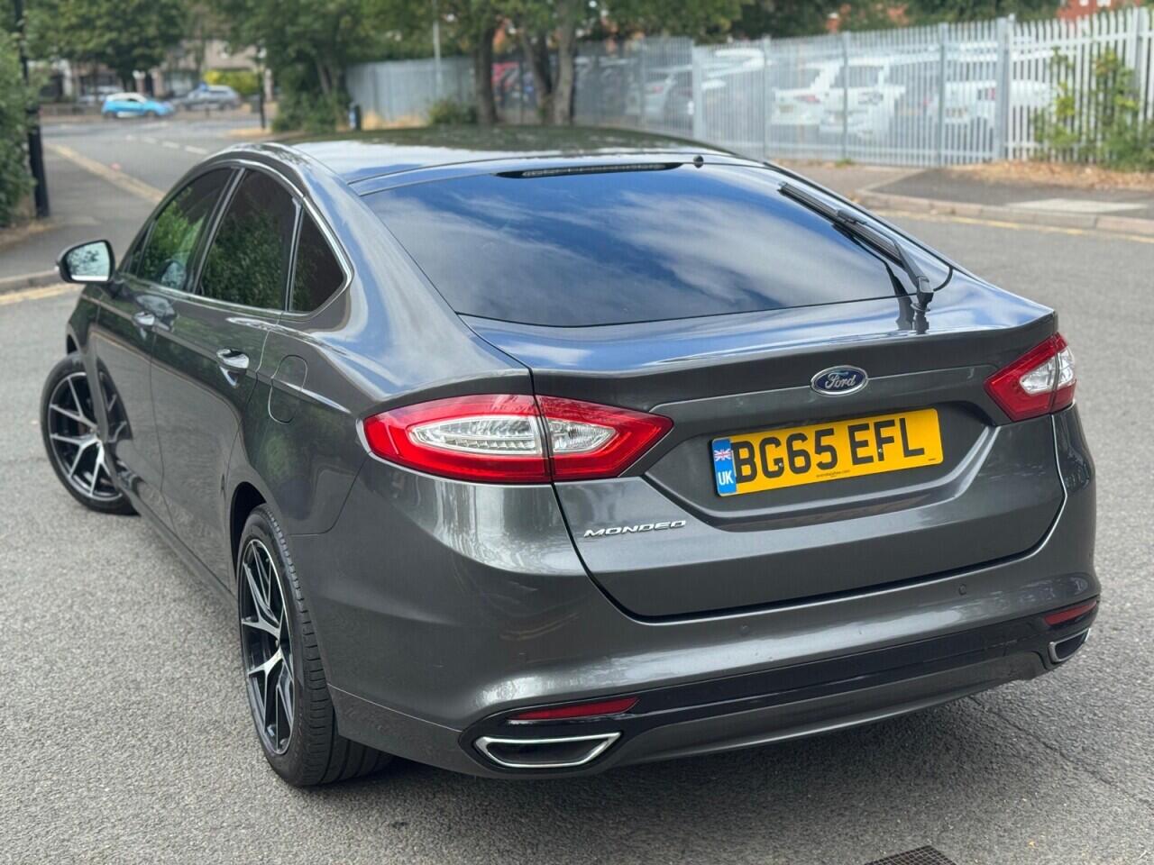 Ford Mondeo view 5