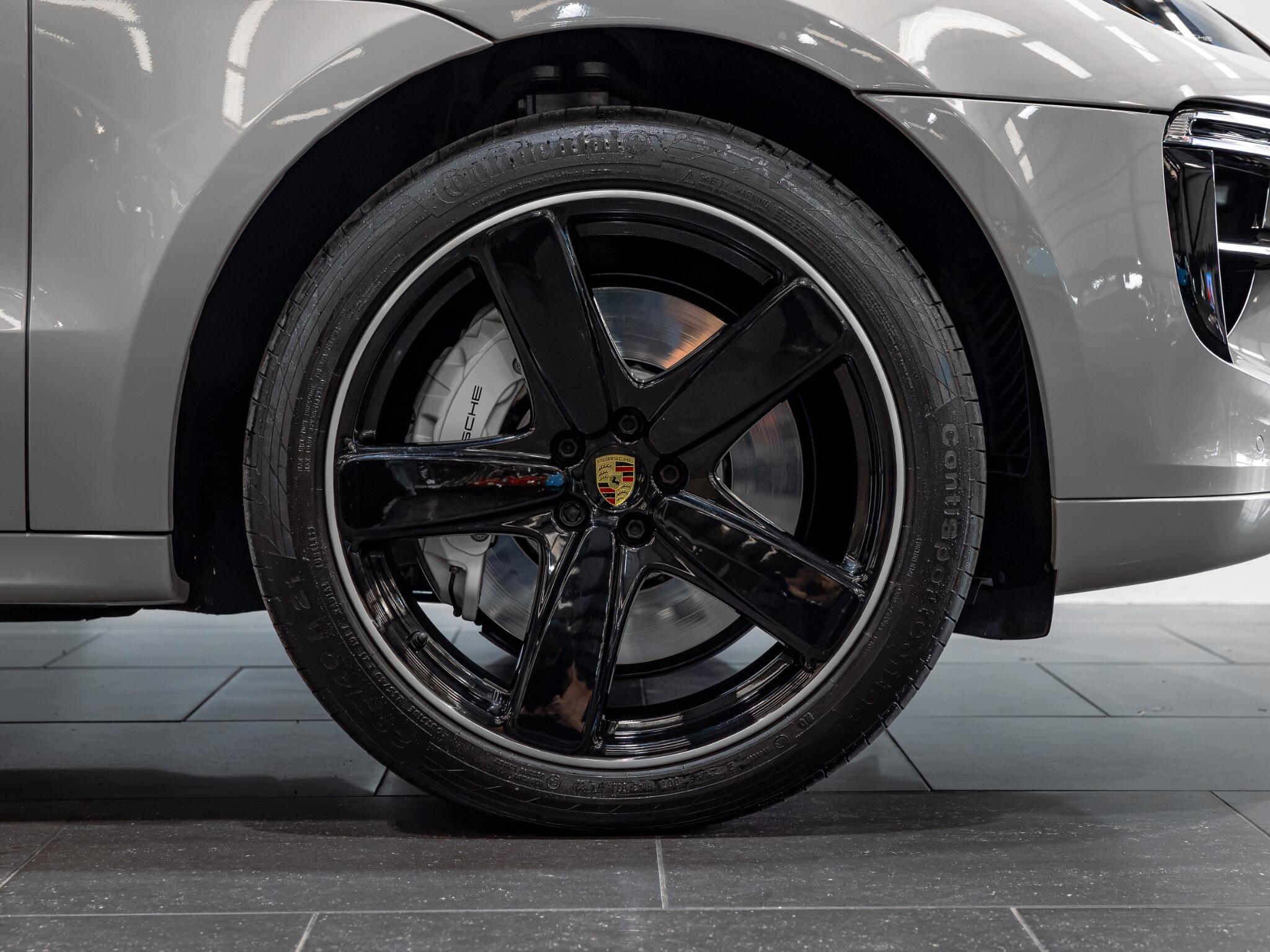 Porsche Macan view 4
