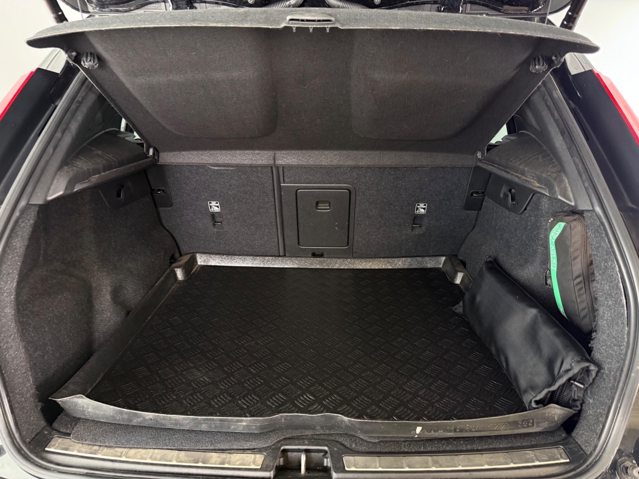Volvo XC40 view 10