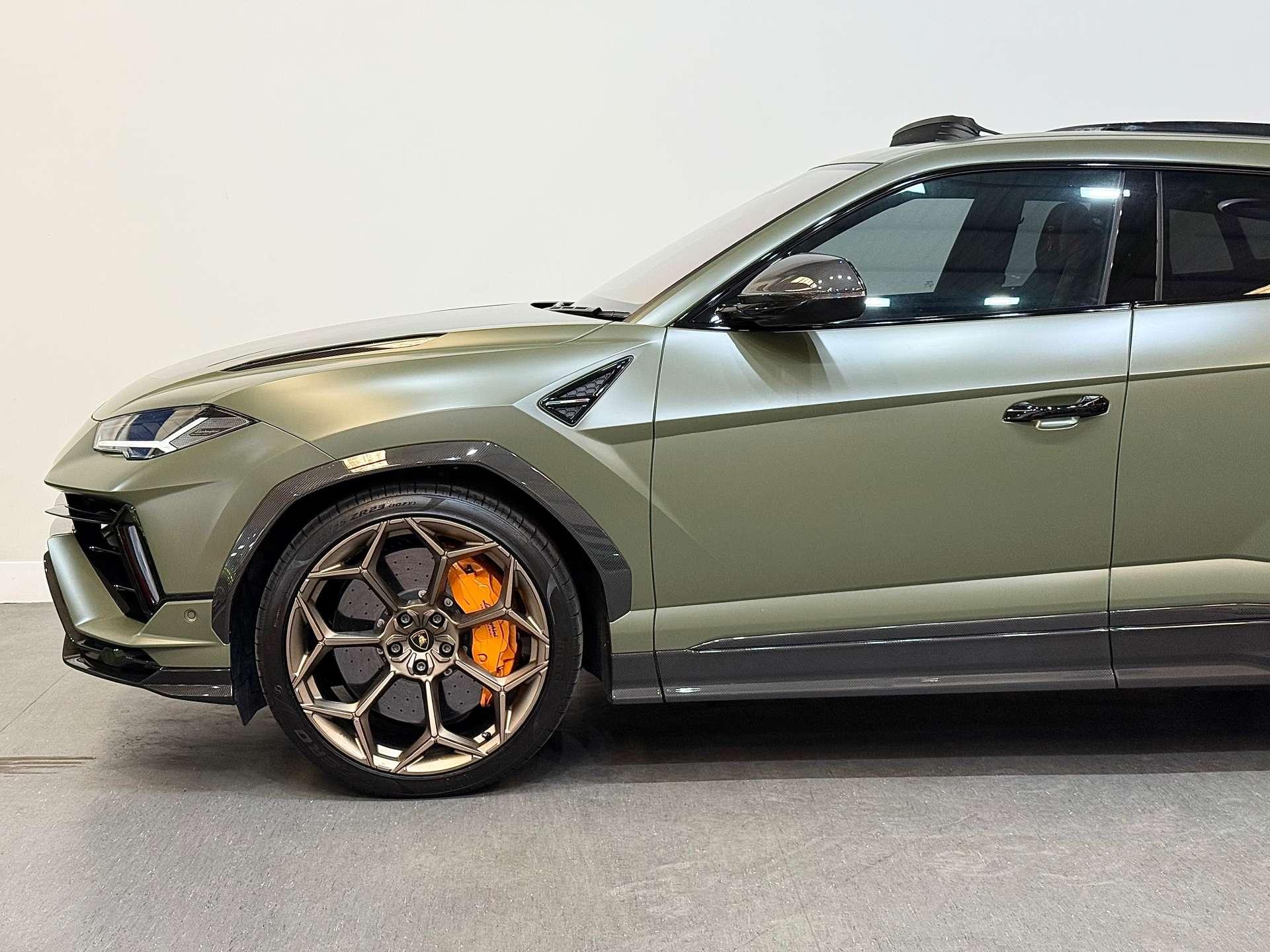 Lamborghini Urus view 18