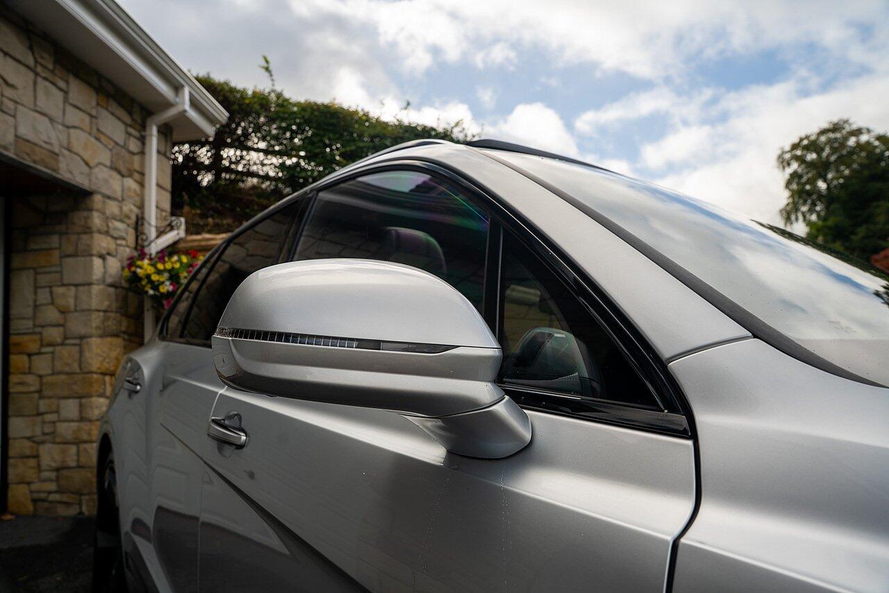 Bentley Bentayga view 30