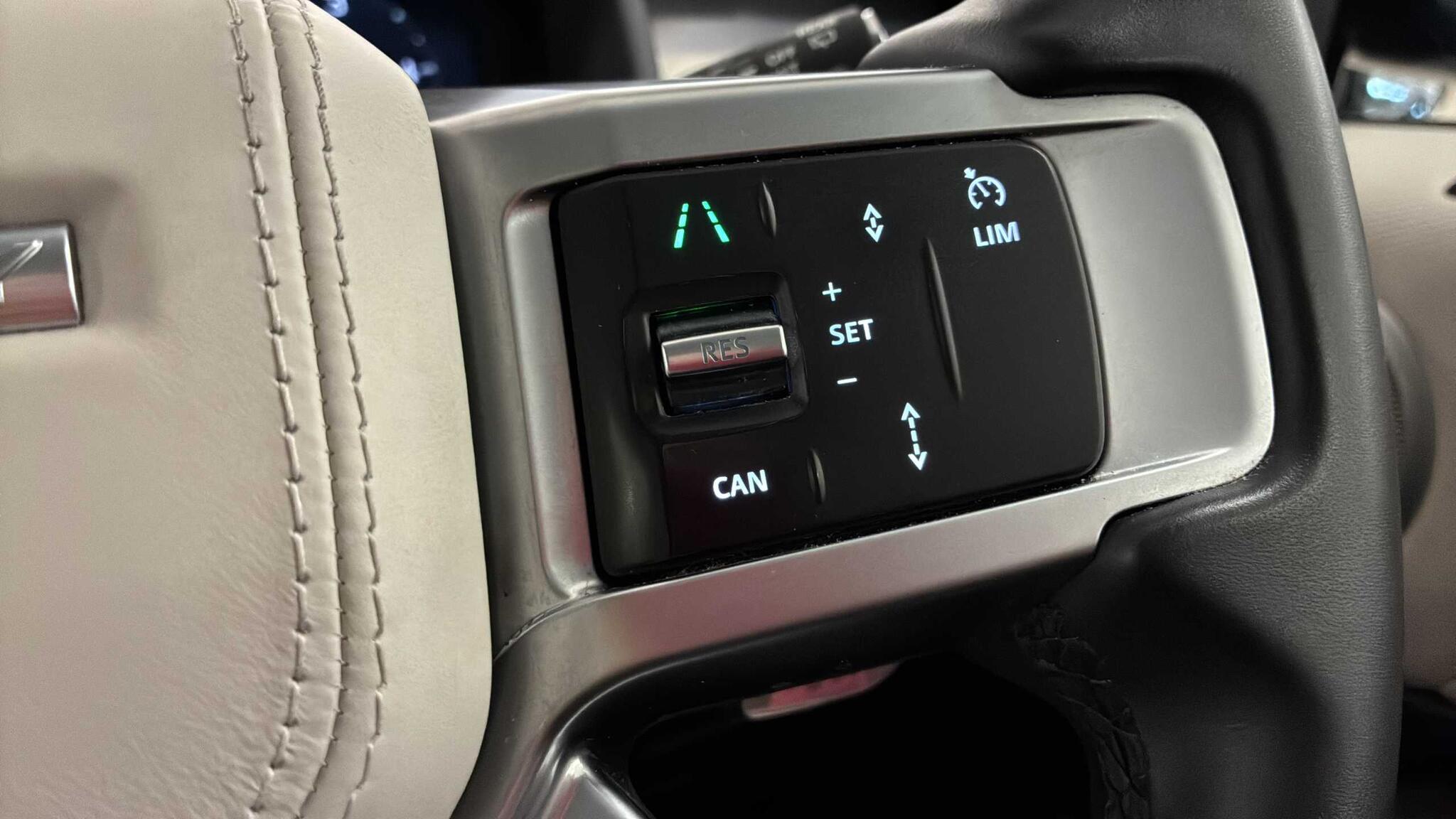 Land Rover Discovery view 28