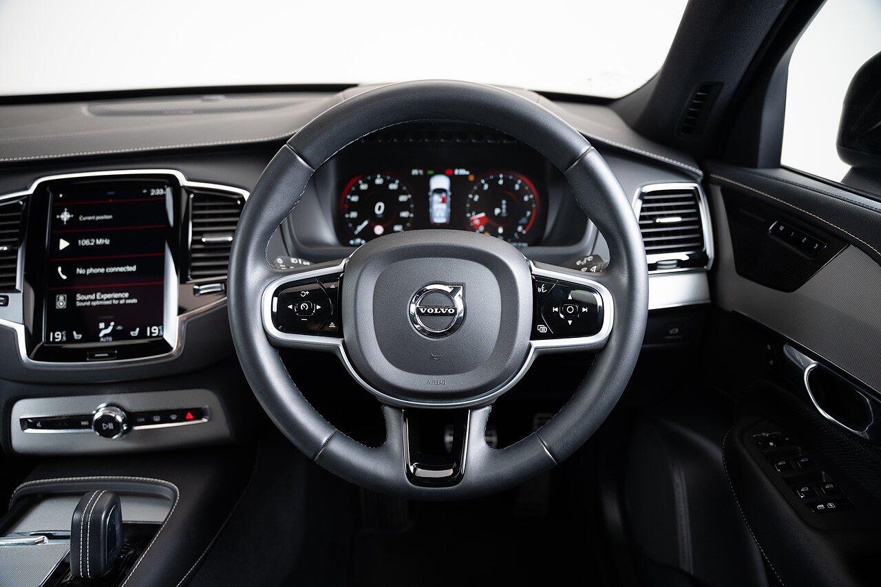 Volvo XC90 view 19