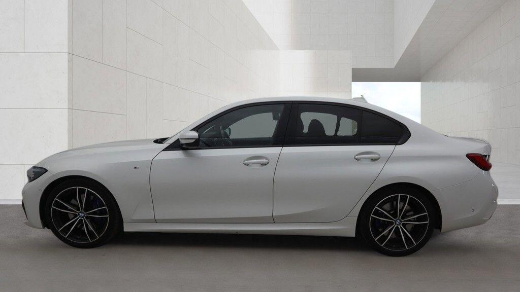 BMW 3 Series view 6