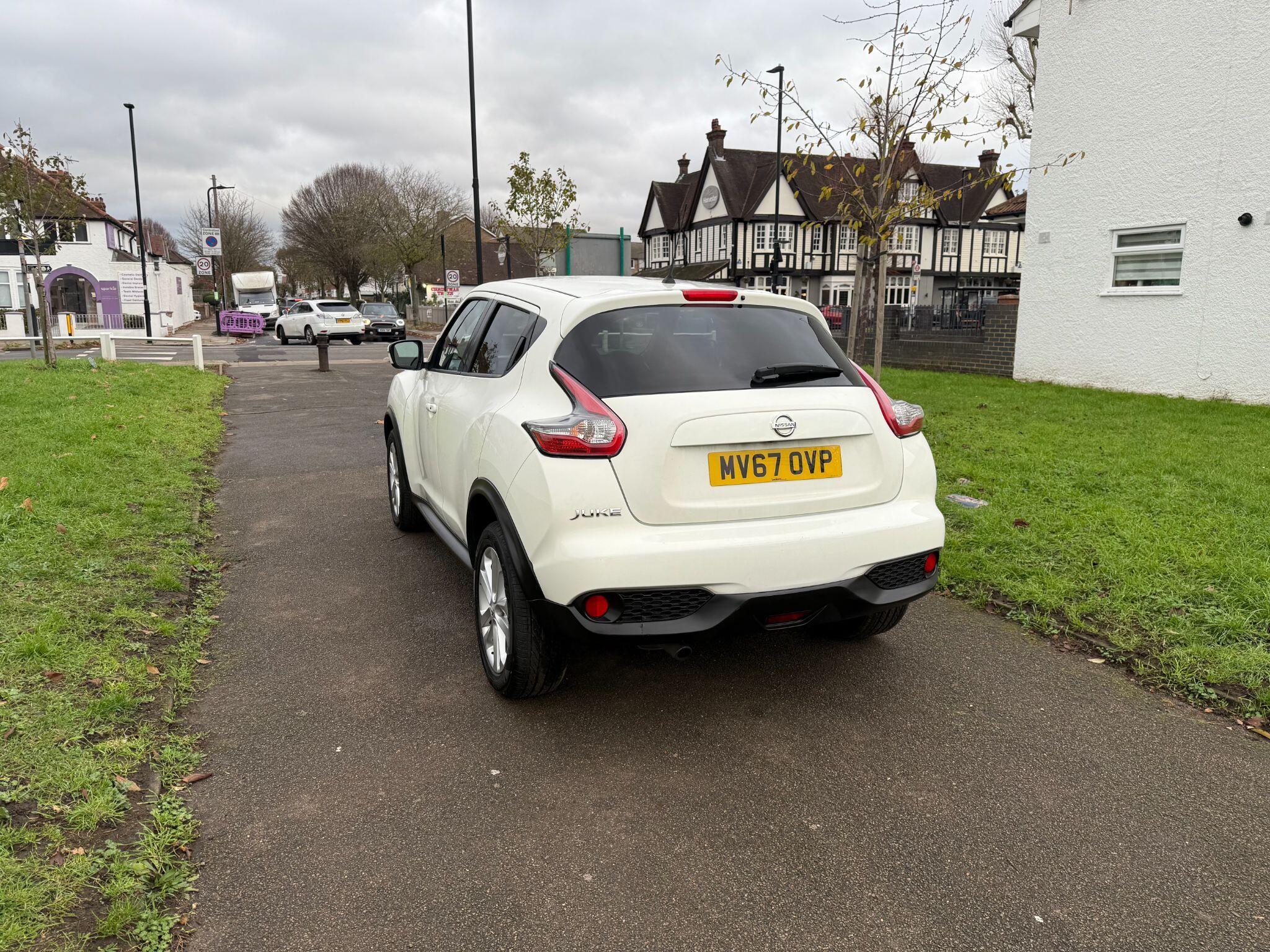 2017 Nissan Juke image 12