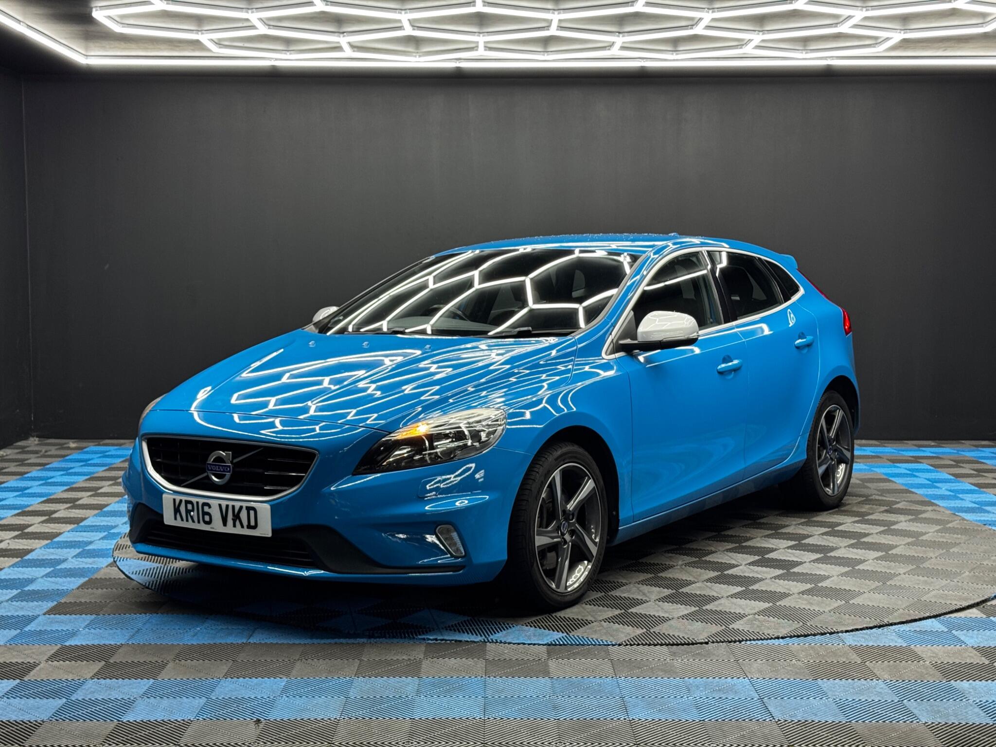 Volvo V40 view 3