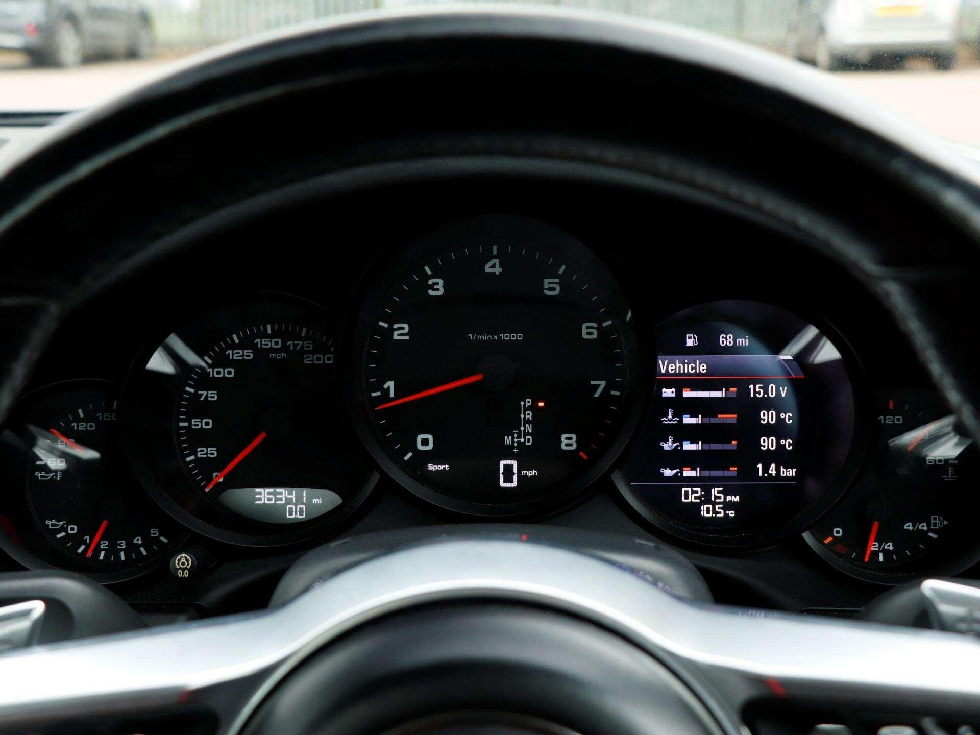 Porsche 911 view 12