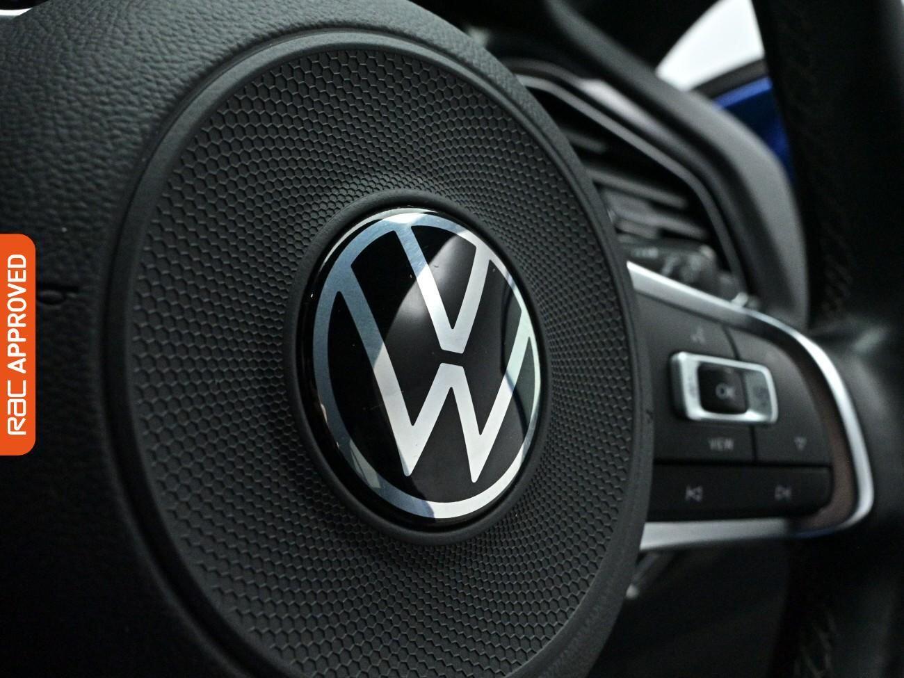 Volkswagen T-Roc view 20