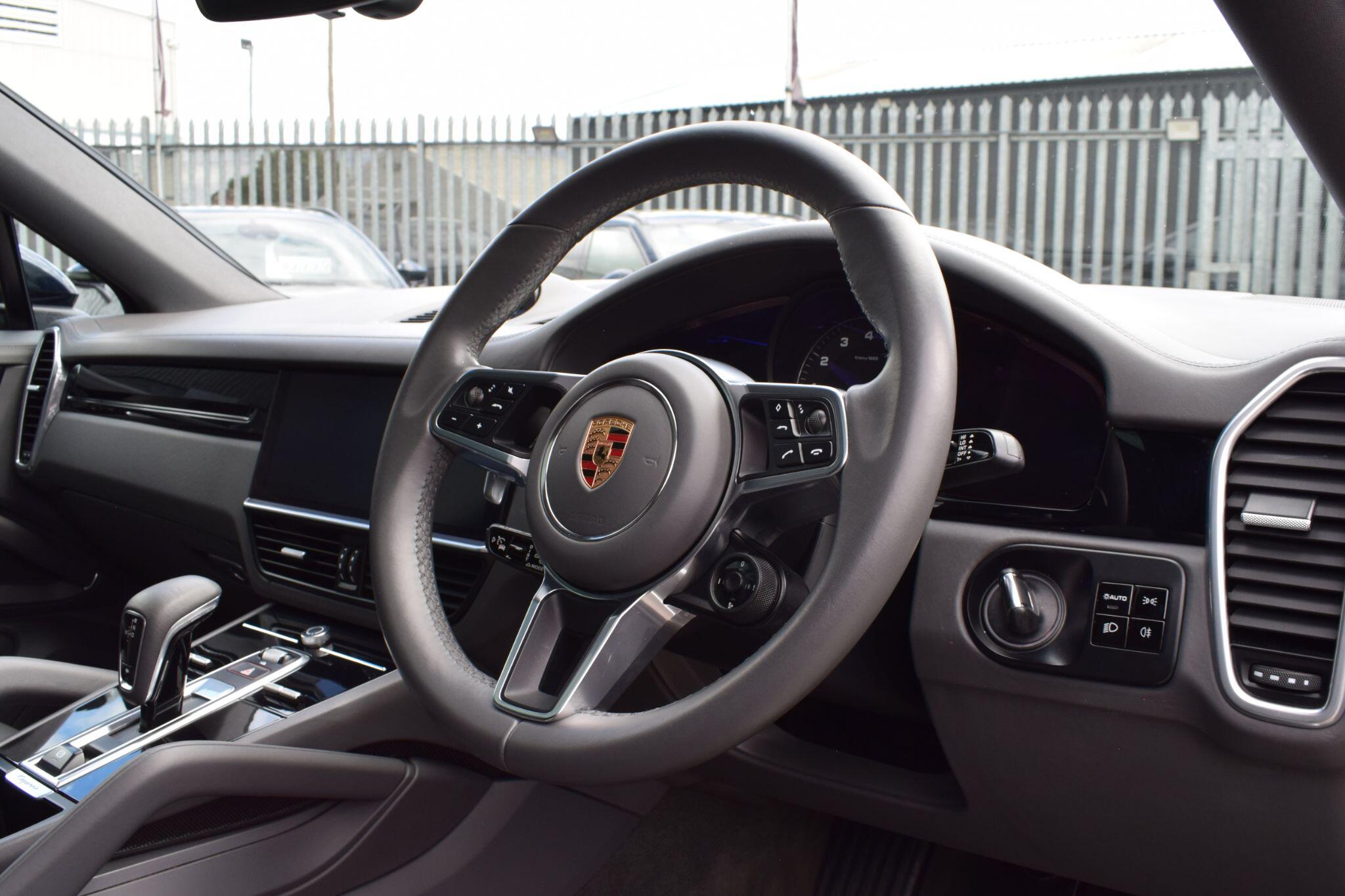 Porsche Cayenne view 10