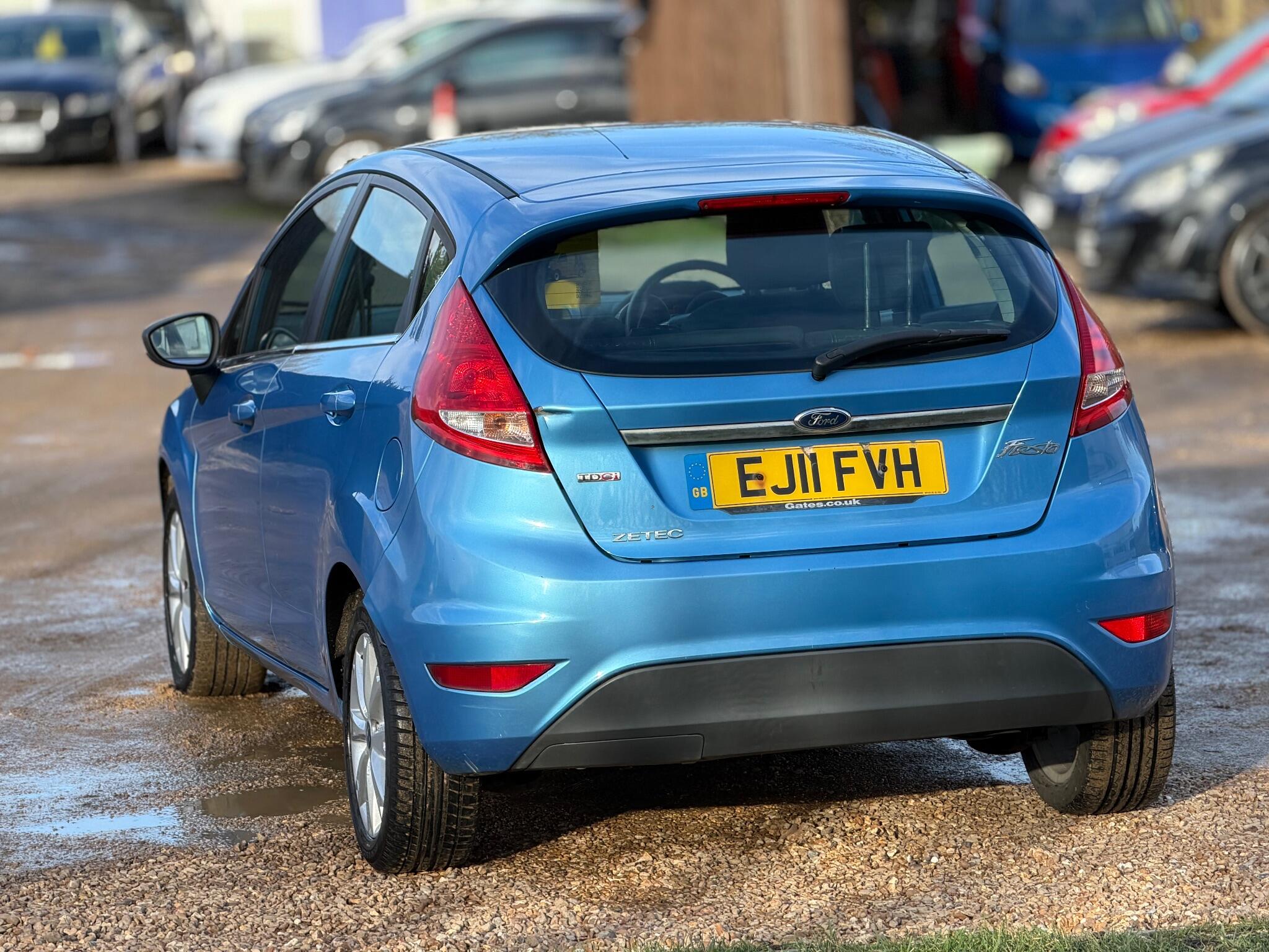 2011 Ford Fiesta 1.4 TDCi DPF Zetec 5dr image 9