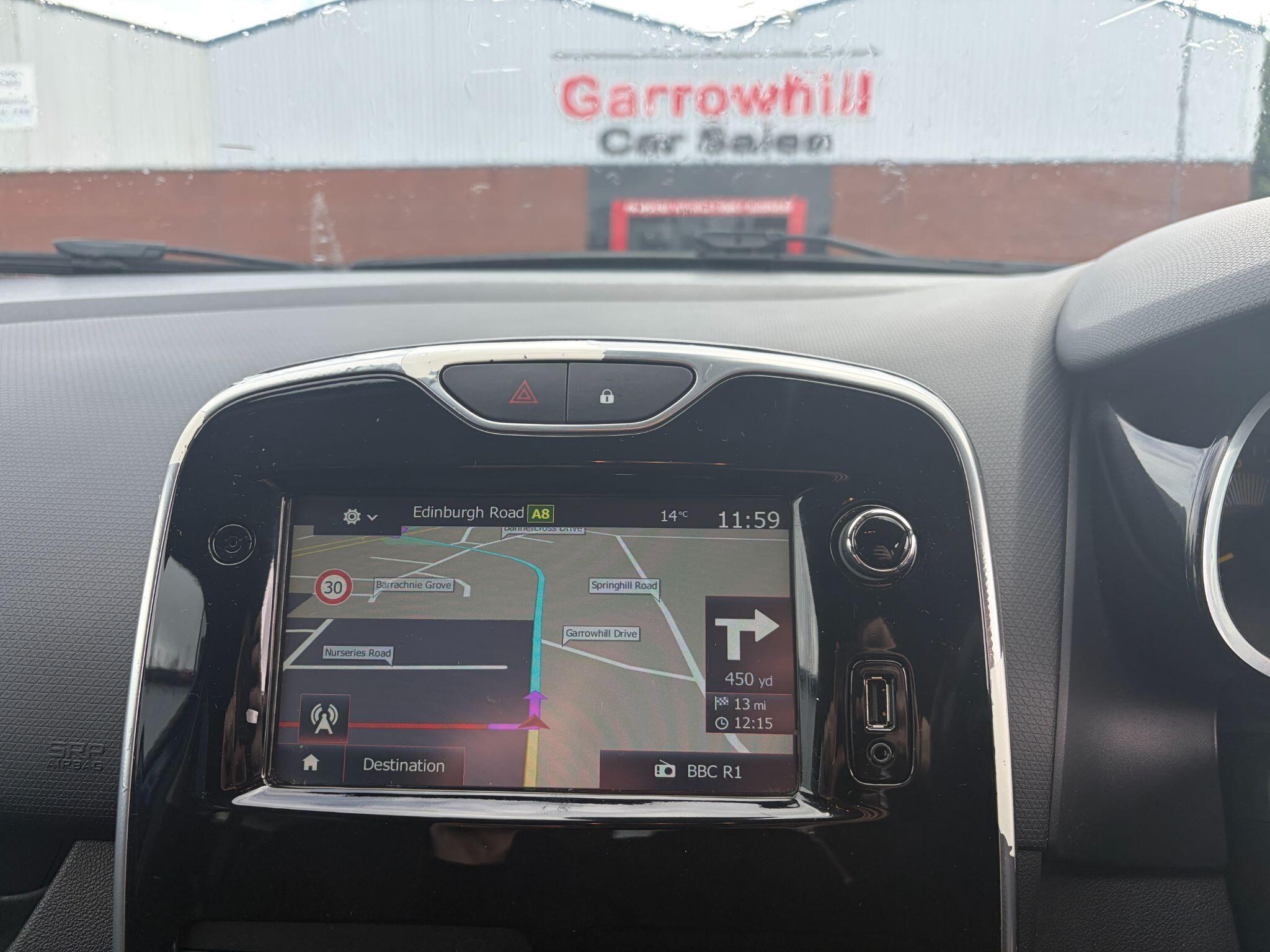Renault Clio view 18