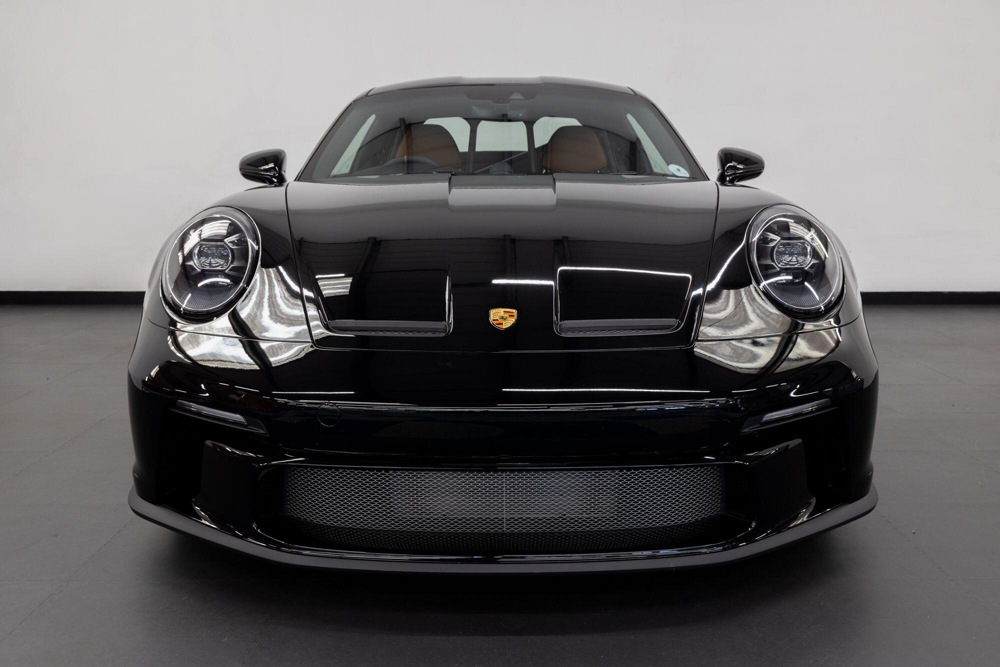 Porsche 911 view 5