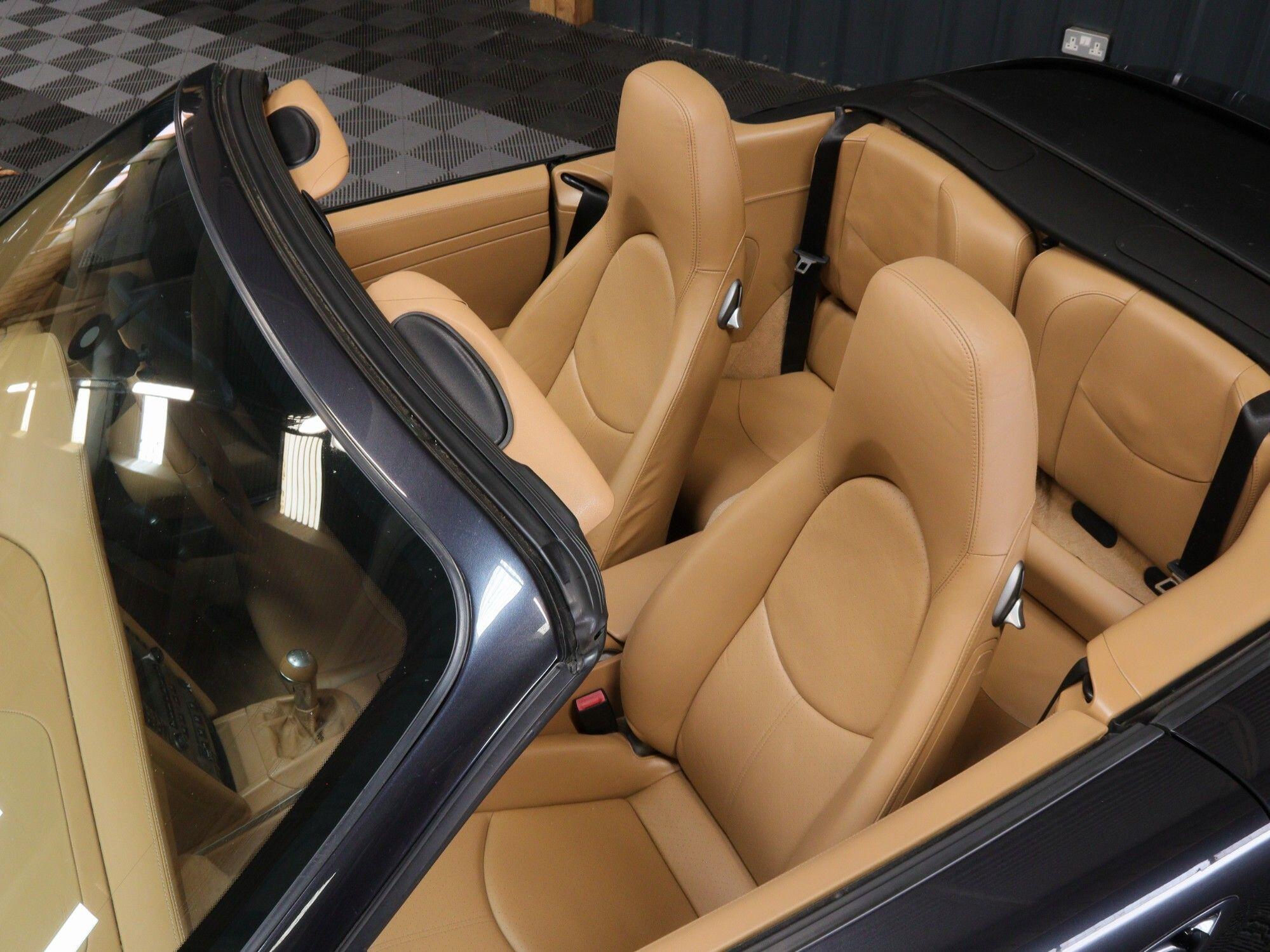 Porsche 911 view 10
