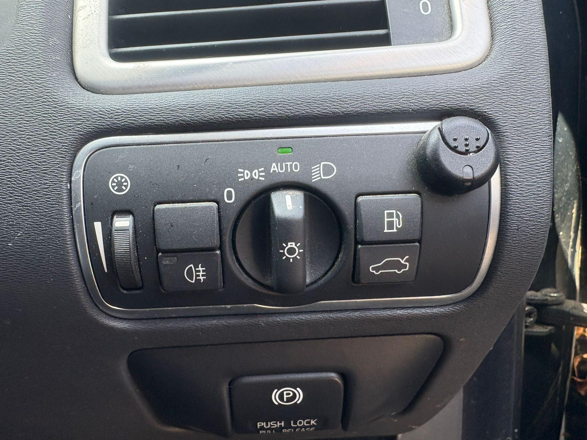 Volvo V70 view 24