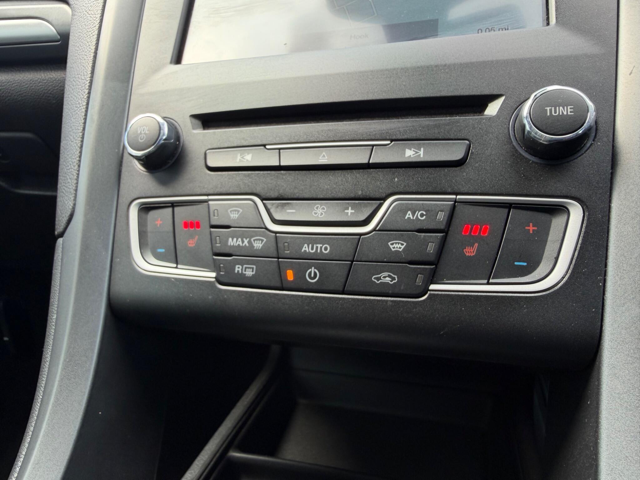 Ford Mondeo view 17
