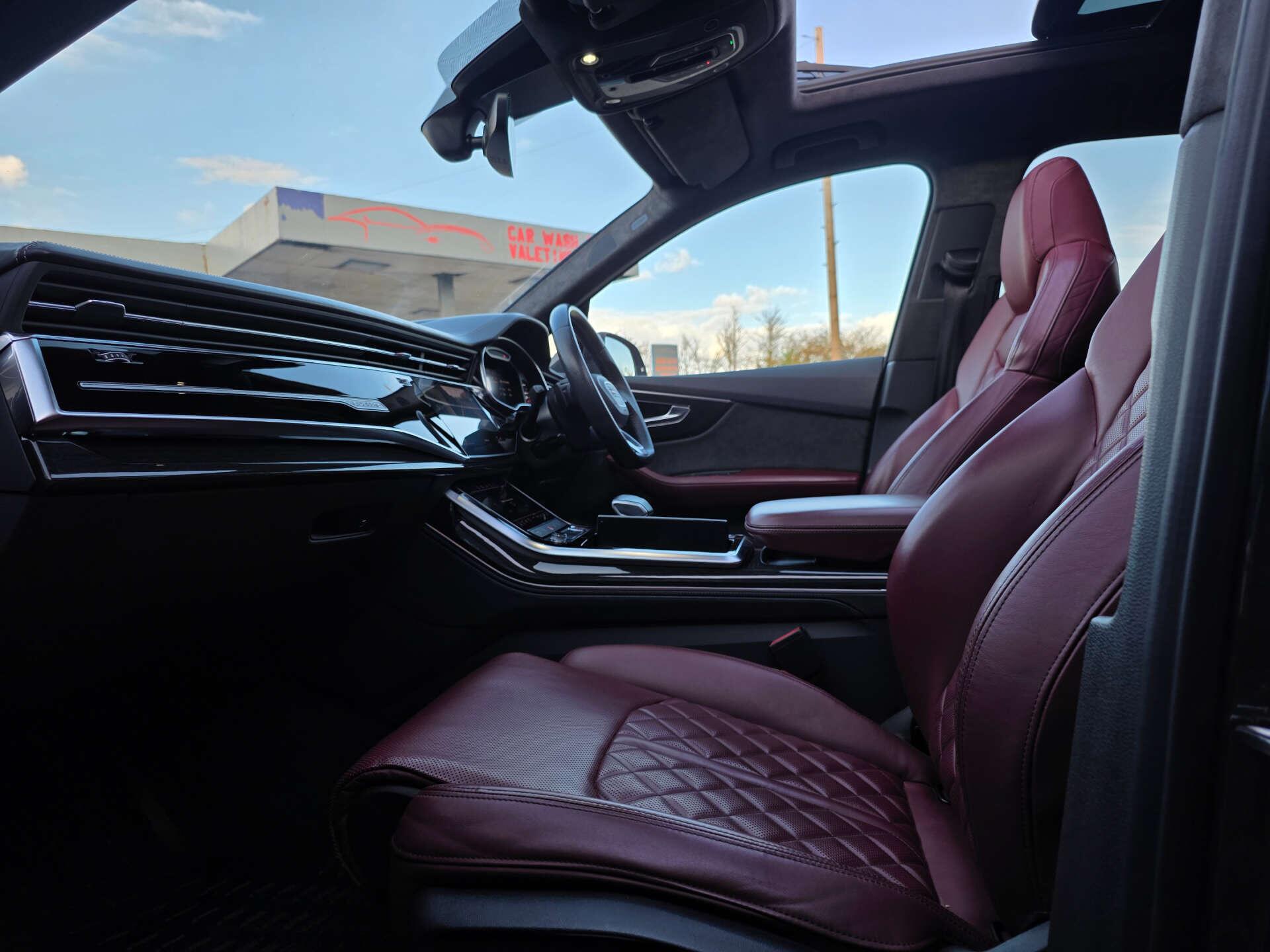 Audi SQ7 view 30