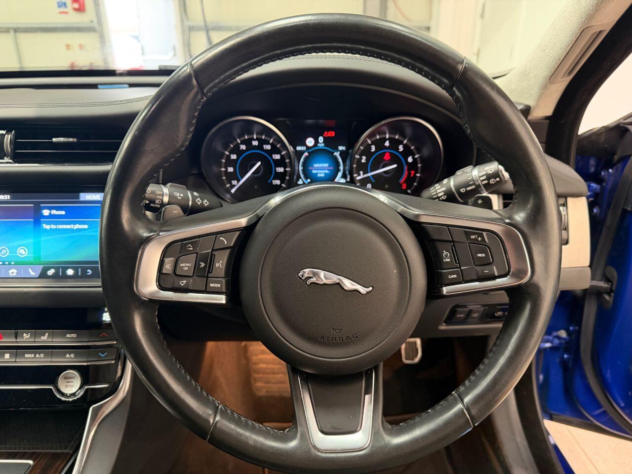 Jaguar XF view 8
