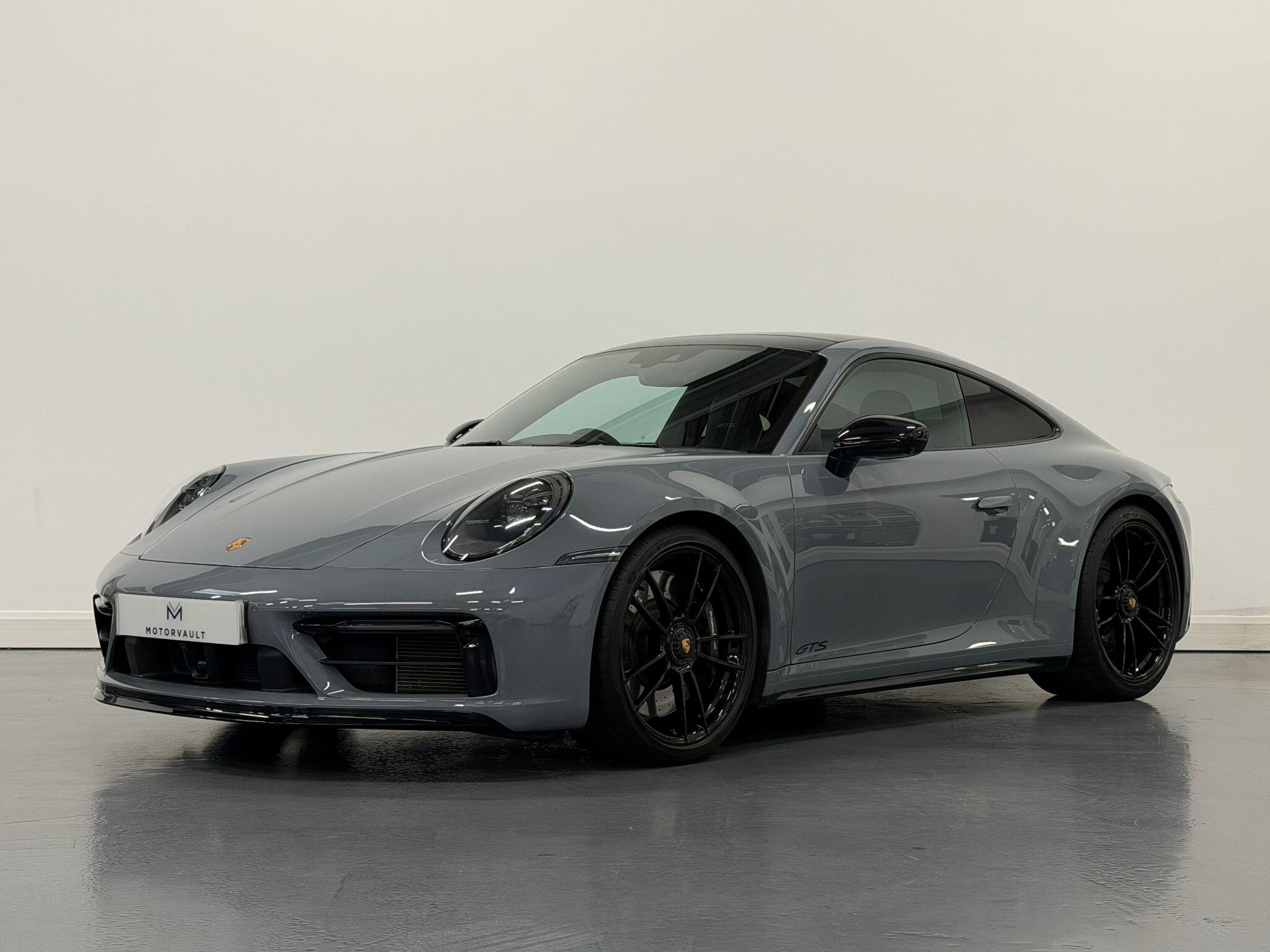 Porsche 911 view 7